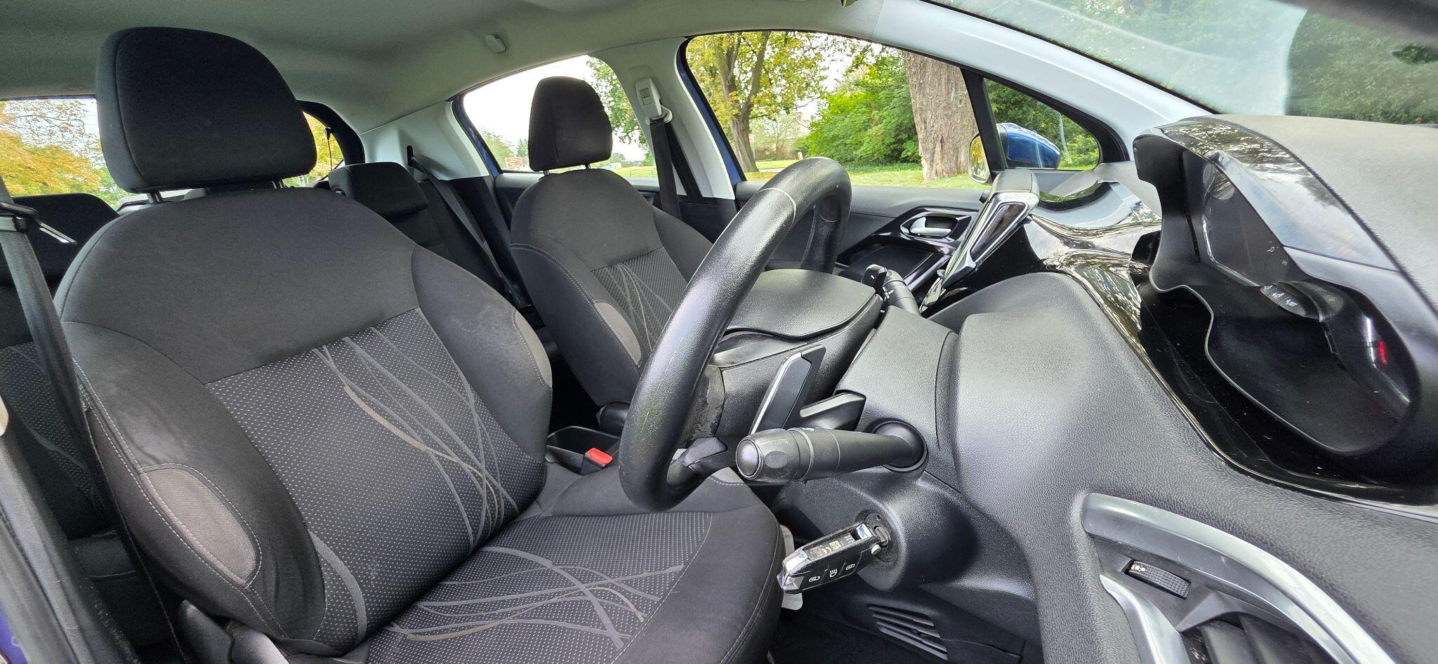Peugeot 208 view 25