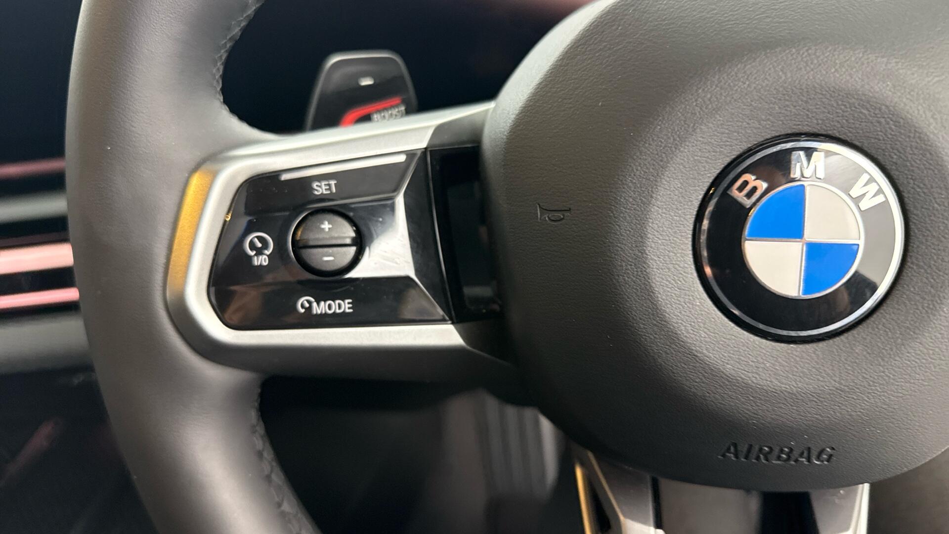 BMW 5 Series view 17