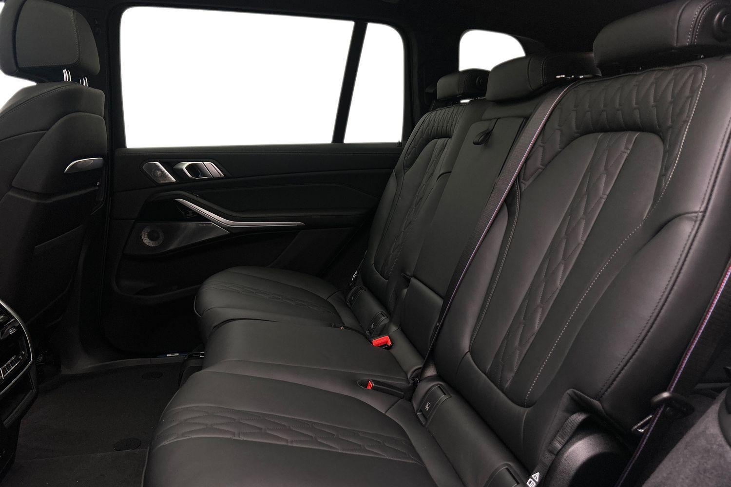 BMW X7 view 12
