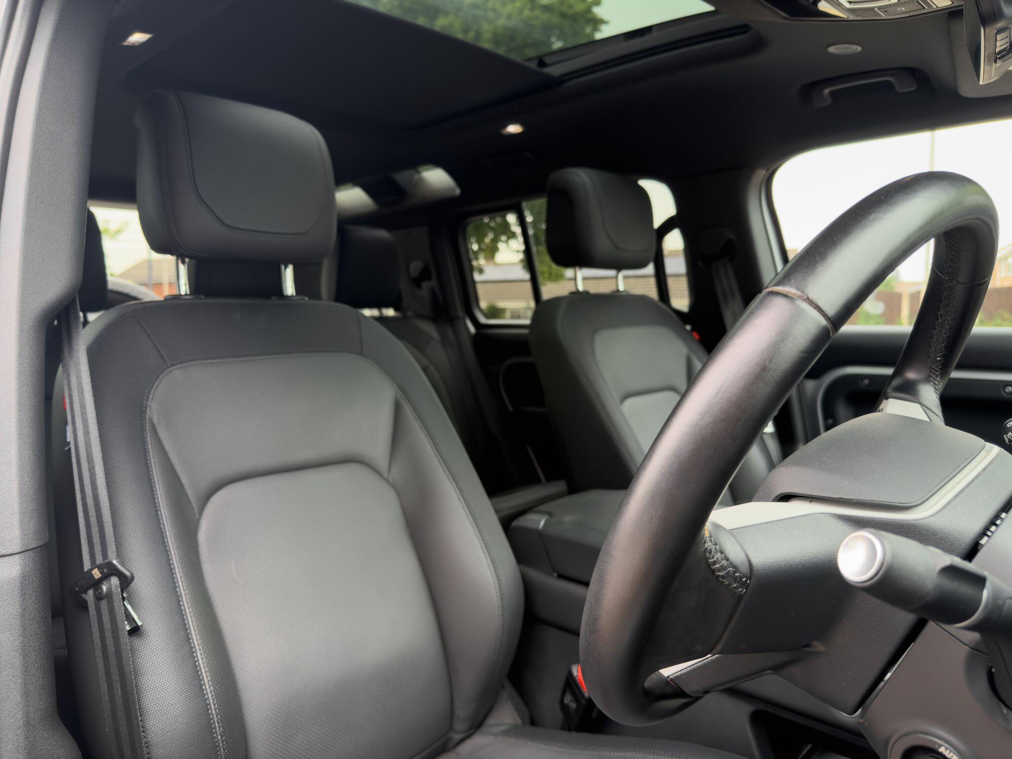 Land Rover Defender 110 view 4