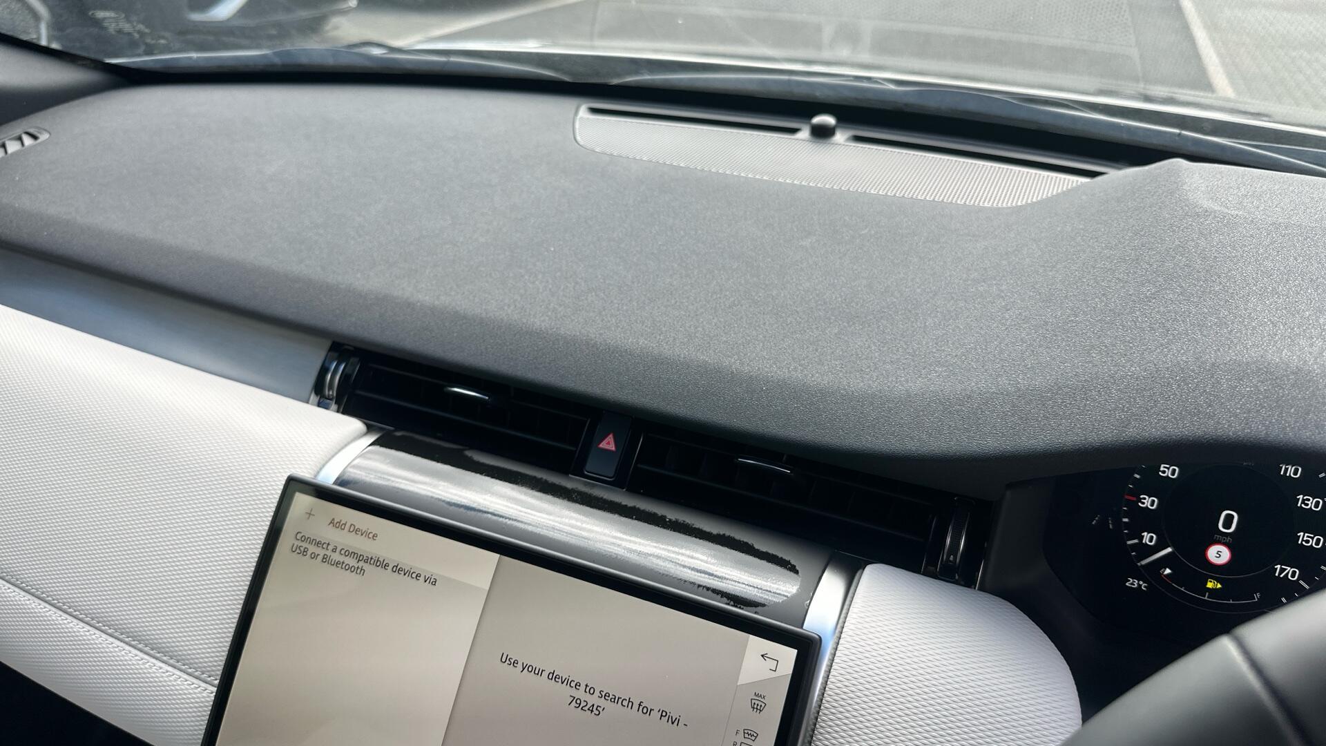 Land Rover Discovery Sport view 57