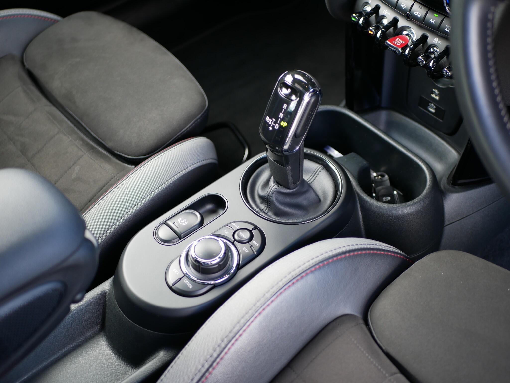 Mini Hatch view 19