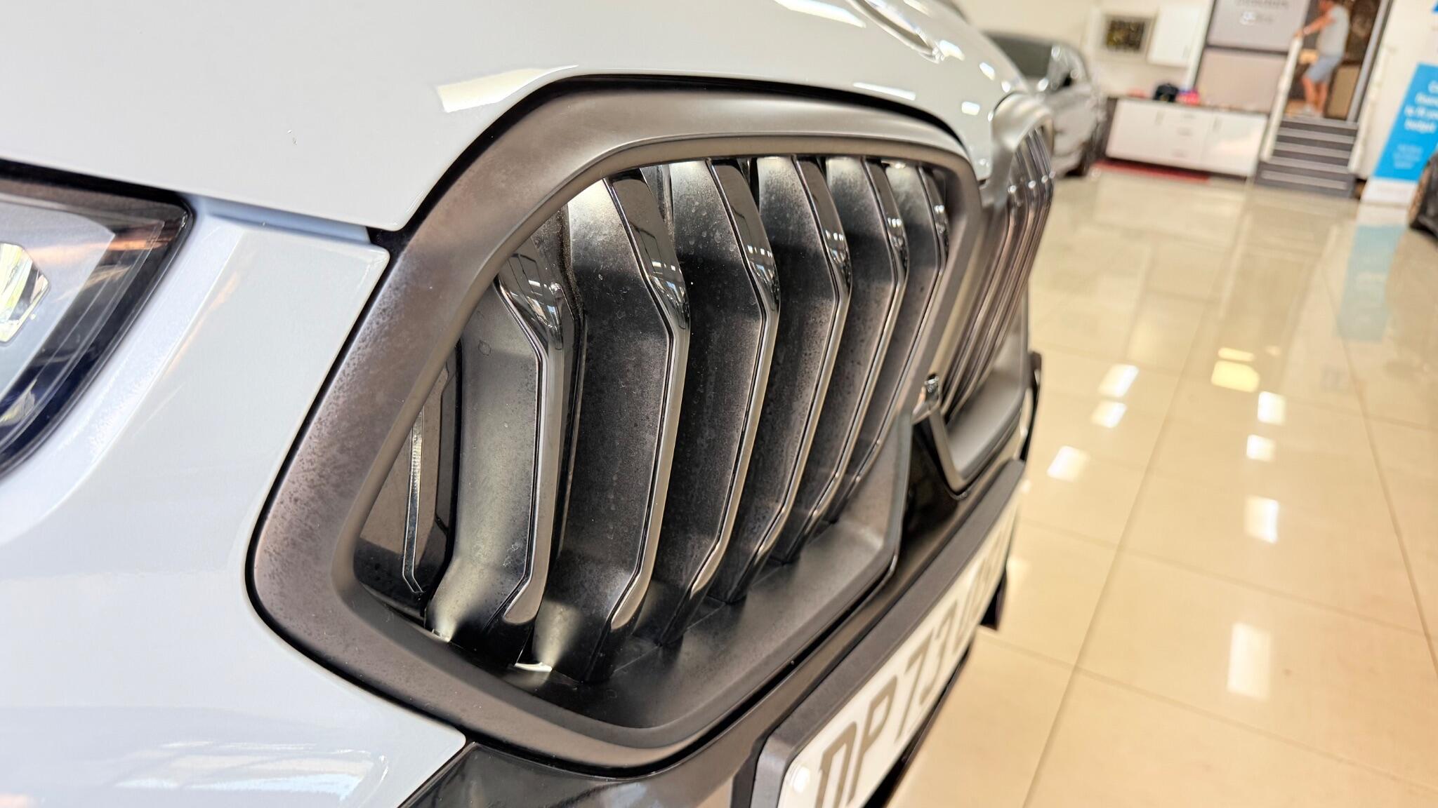 BMW X6 view 3