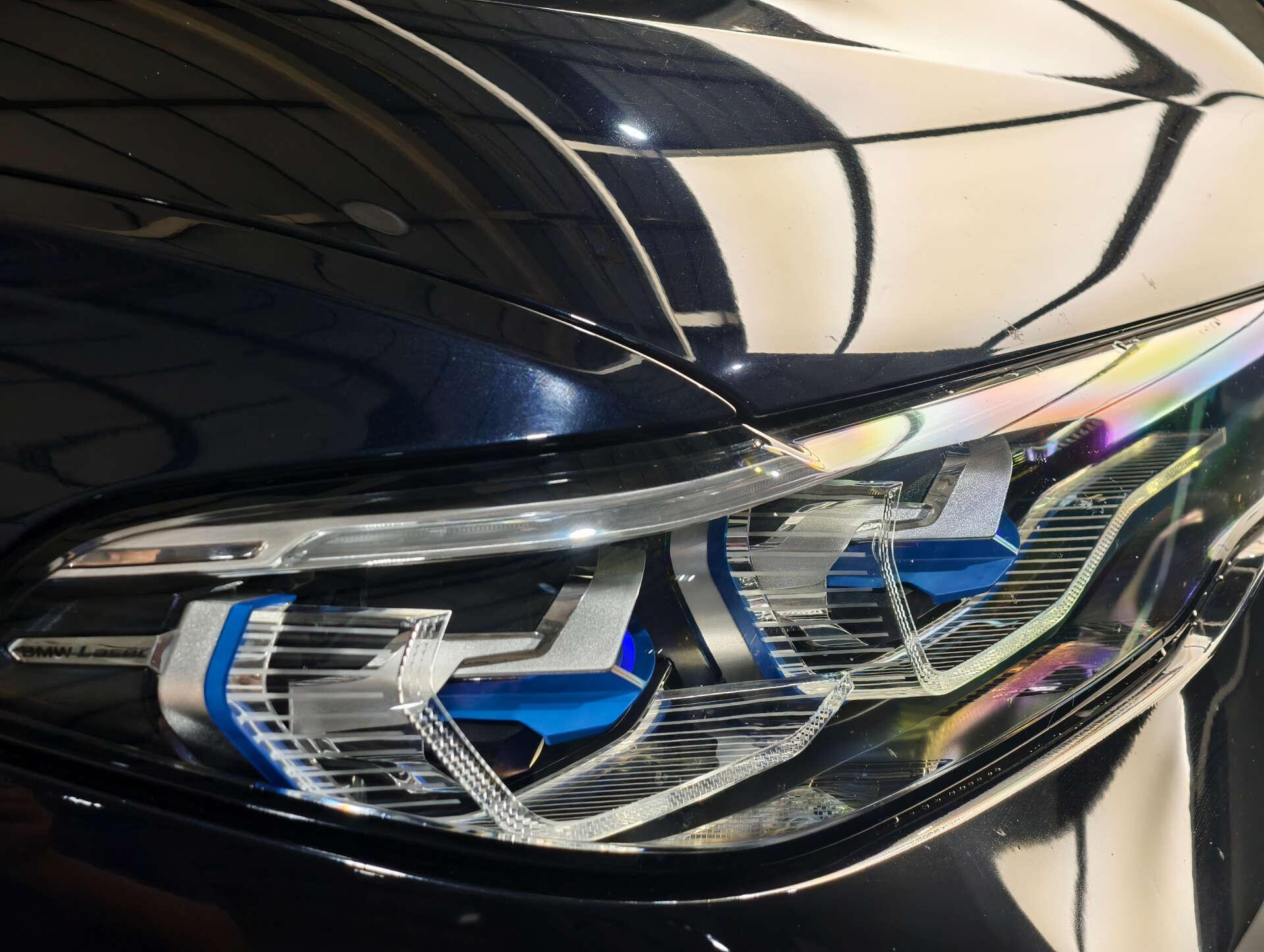 BMW X7 view 4