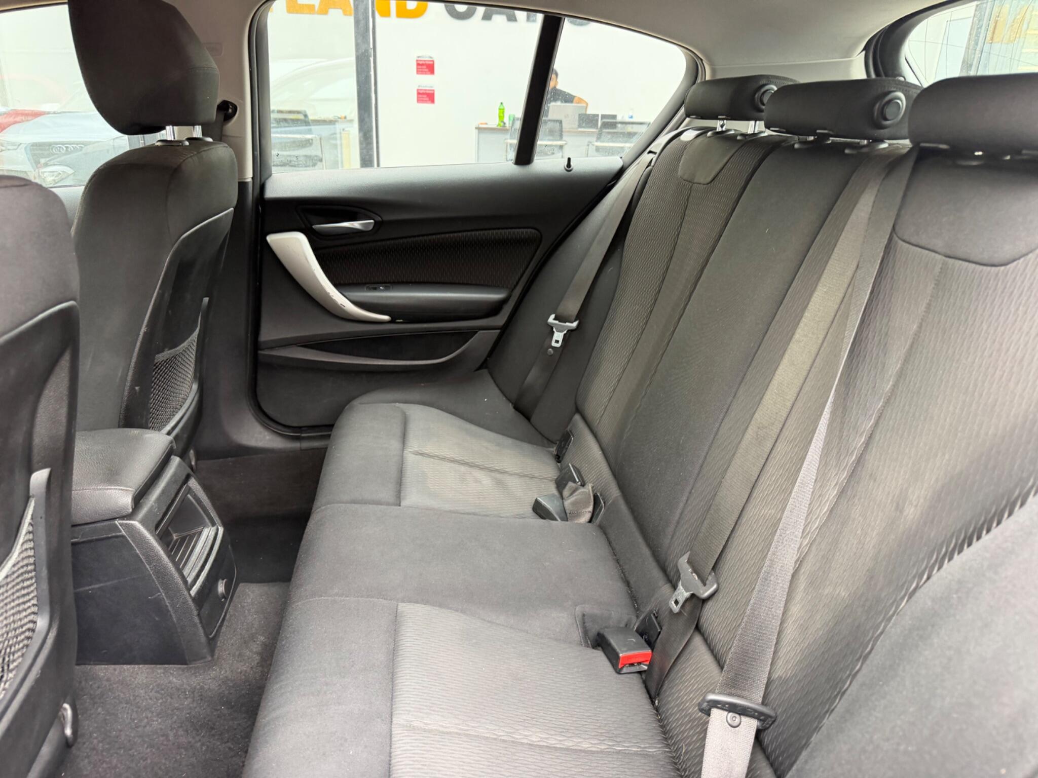 BMW 1 Series view 25