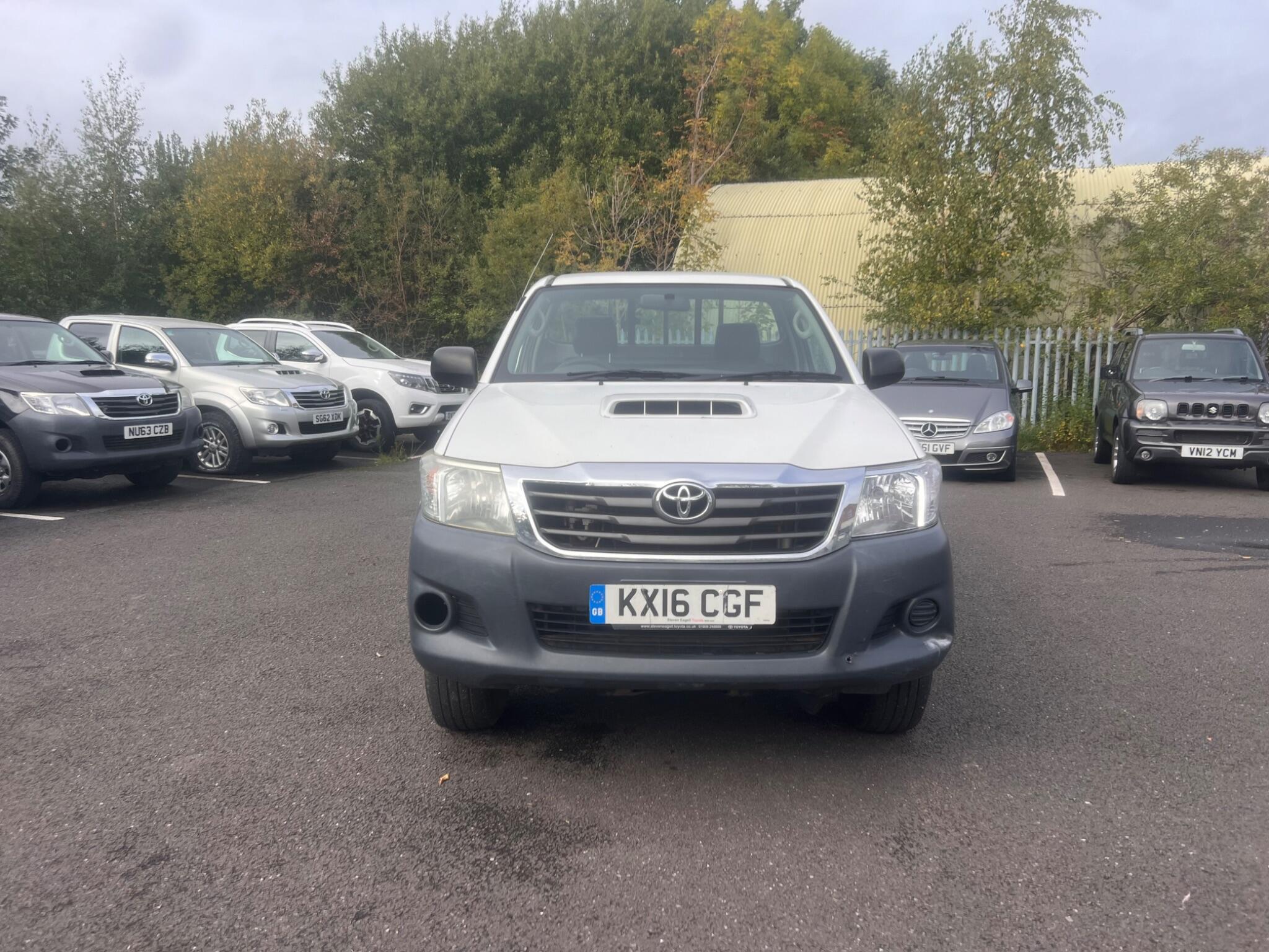 2016 Toyota Hilux 2.5 D-4D Active 4WD Euro 5 2dr • 115,029 miles image 2