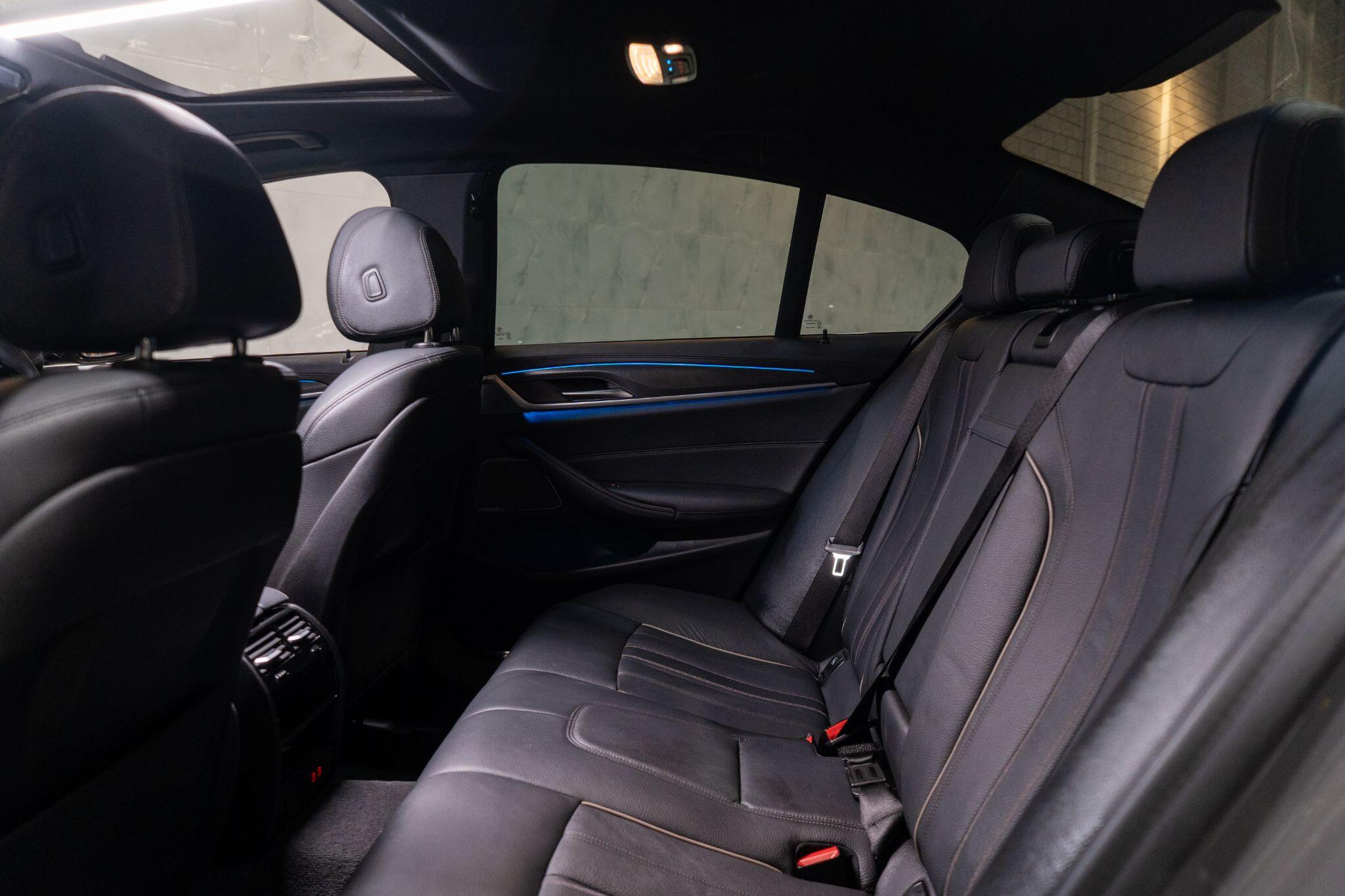 BMW 5 Series view 16