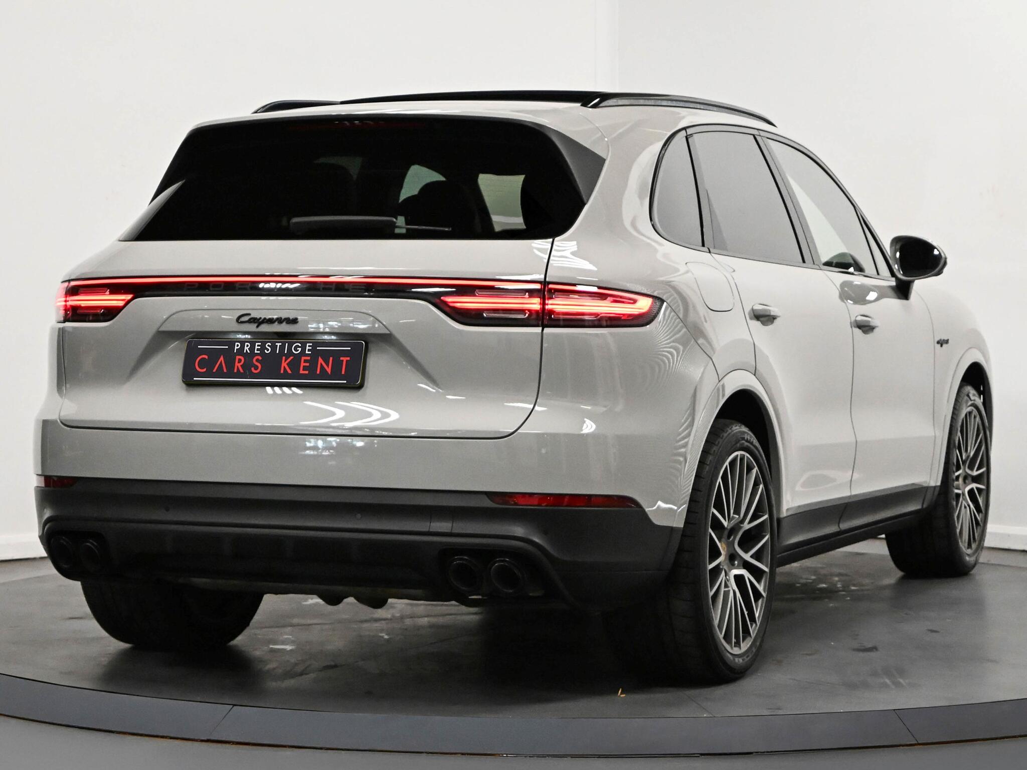 Porsche Cayenne view 32