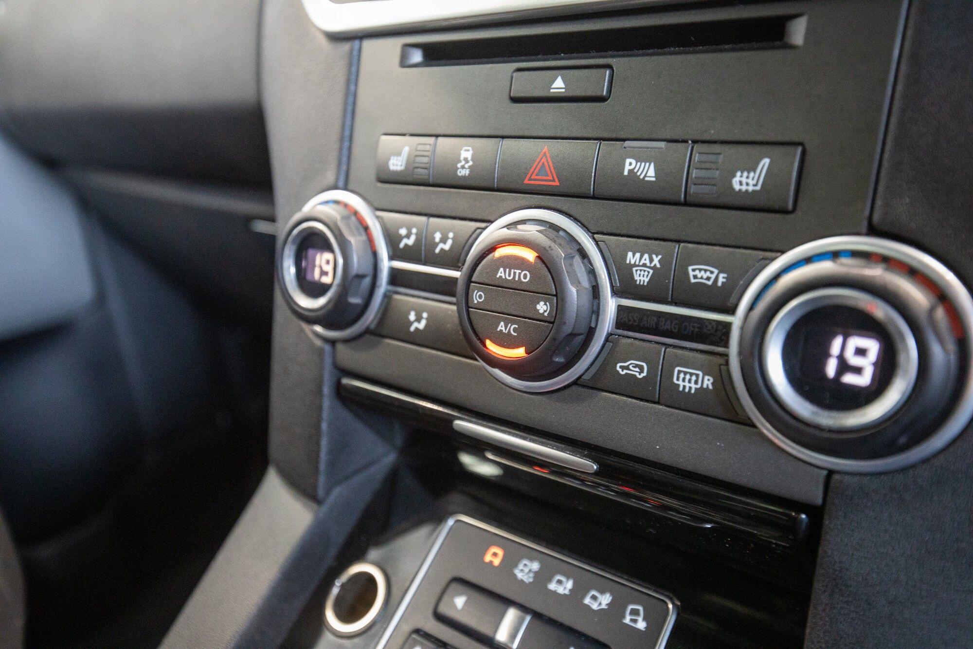 Land Rover Discovery view 30