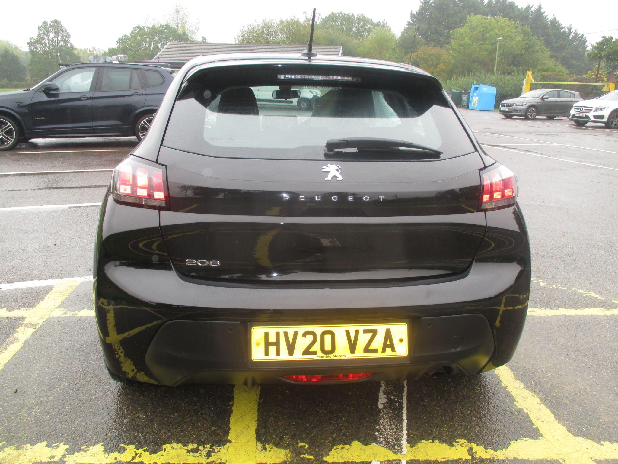 Peugeot 208 view 10