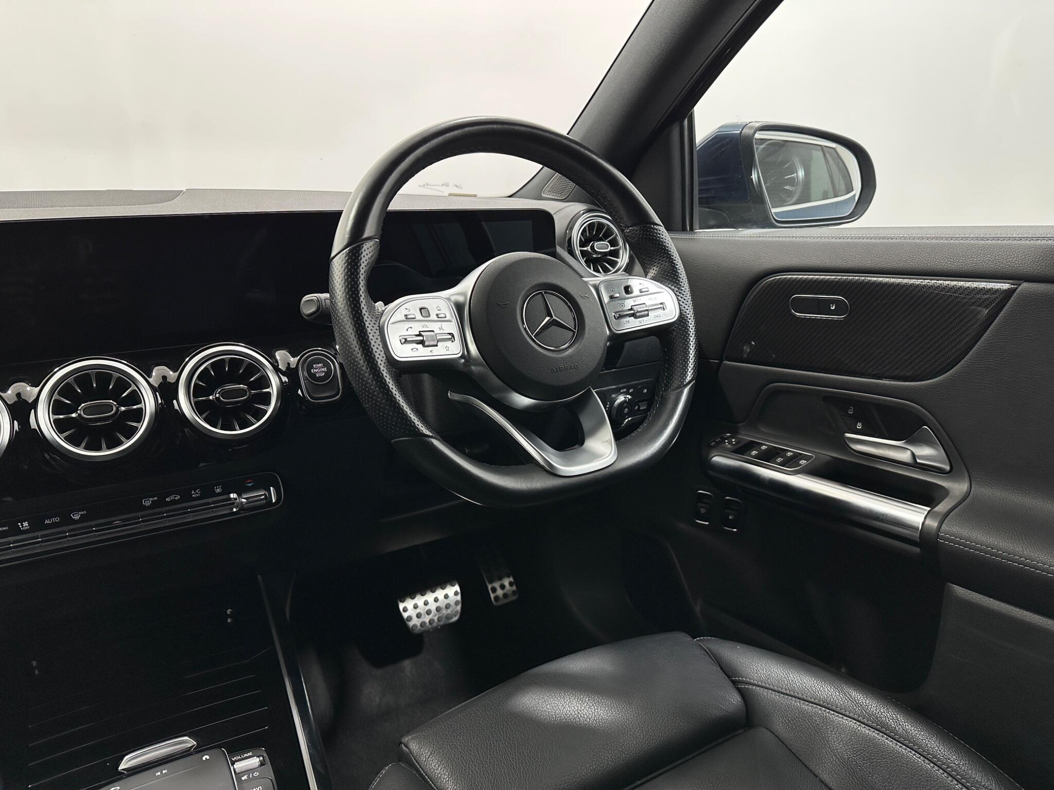 Mercedes-Benz Gla view 12