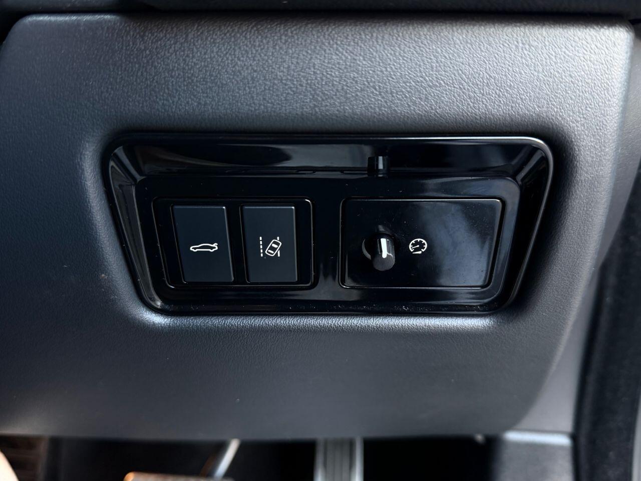 Jaguar XF view 24