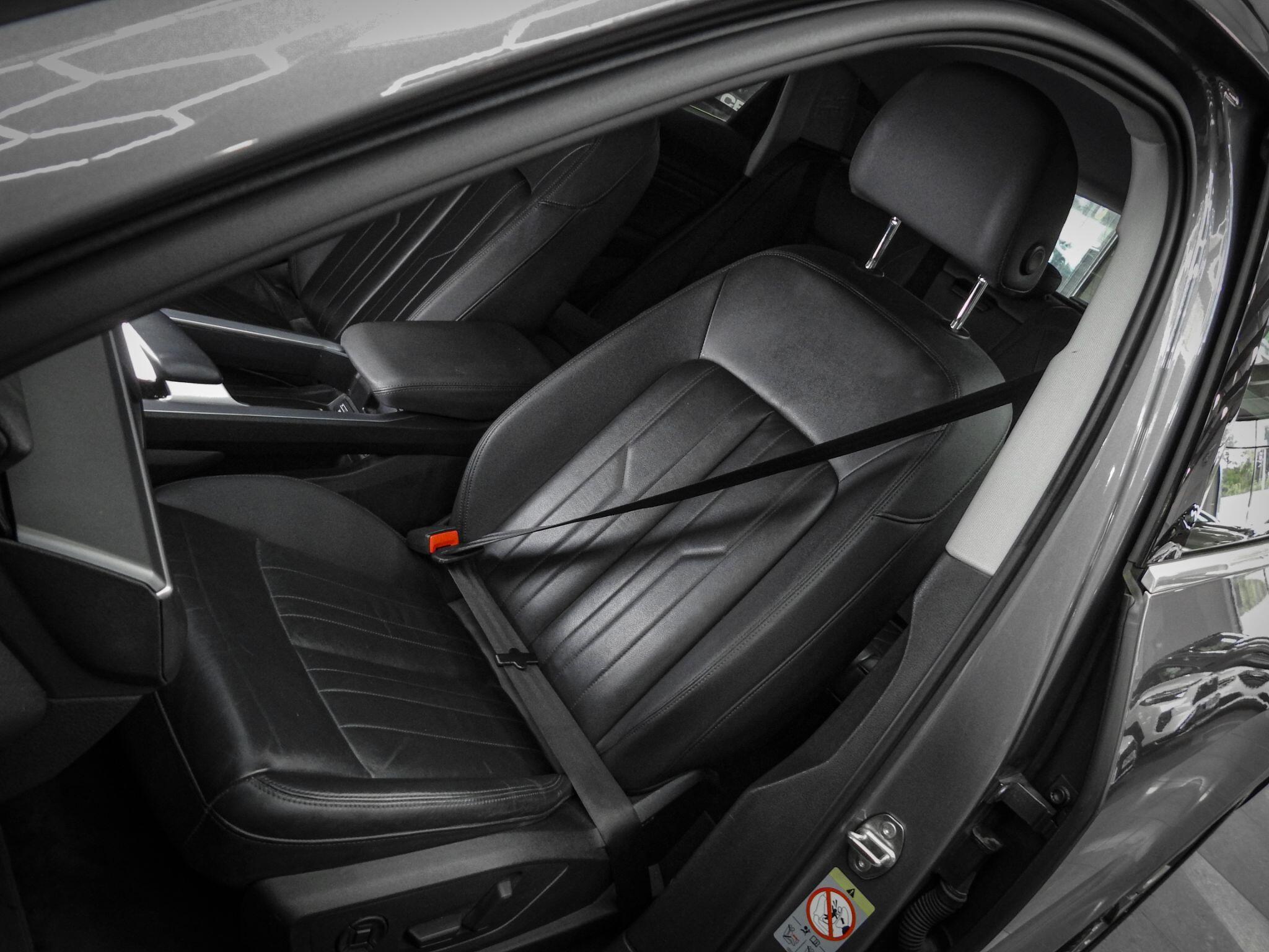 Audi E-Tron view 37
