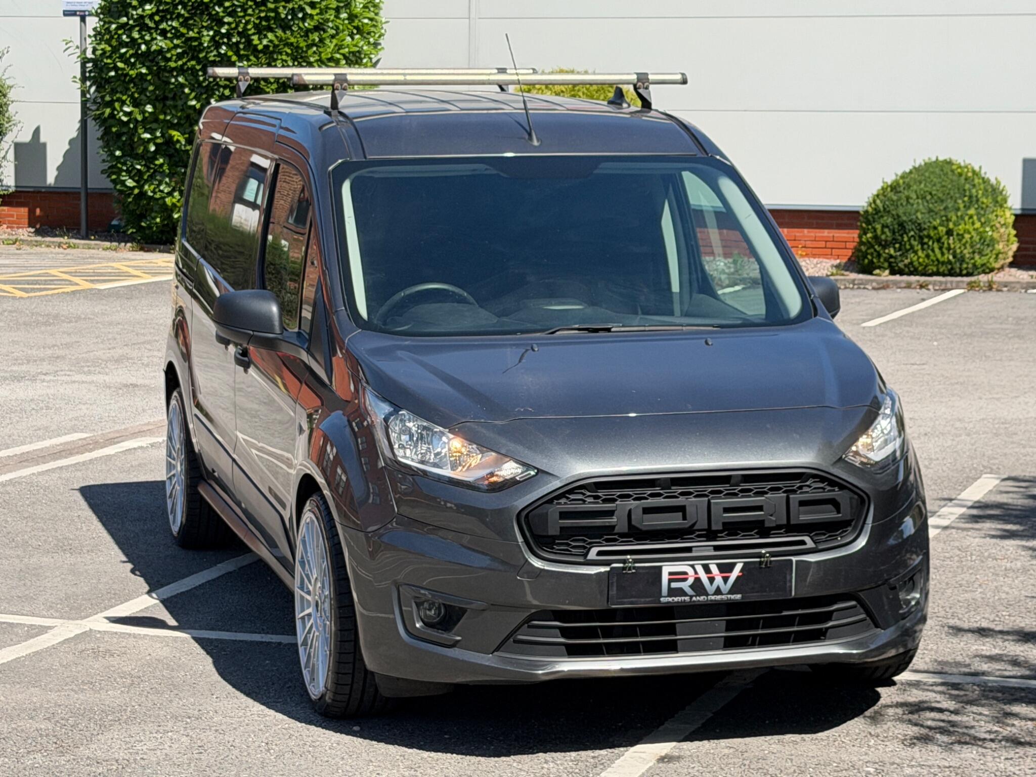 Ford Transit Connect view 38