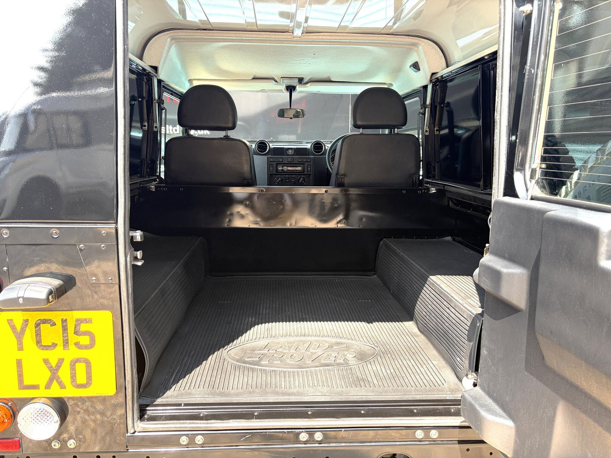Land Rover Defender view 24