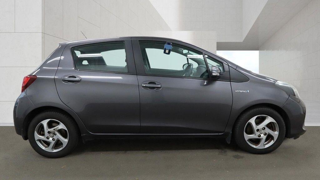 Toyota Yaris view 3