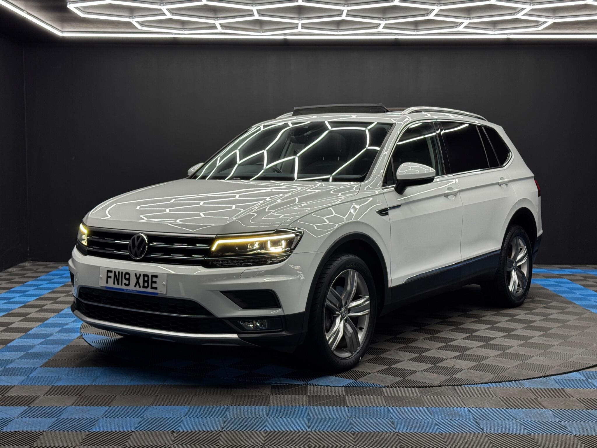 Volkswagen Tiguan Allspace view 3