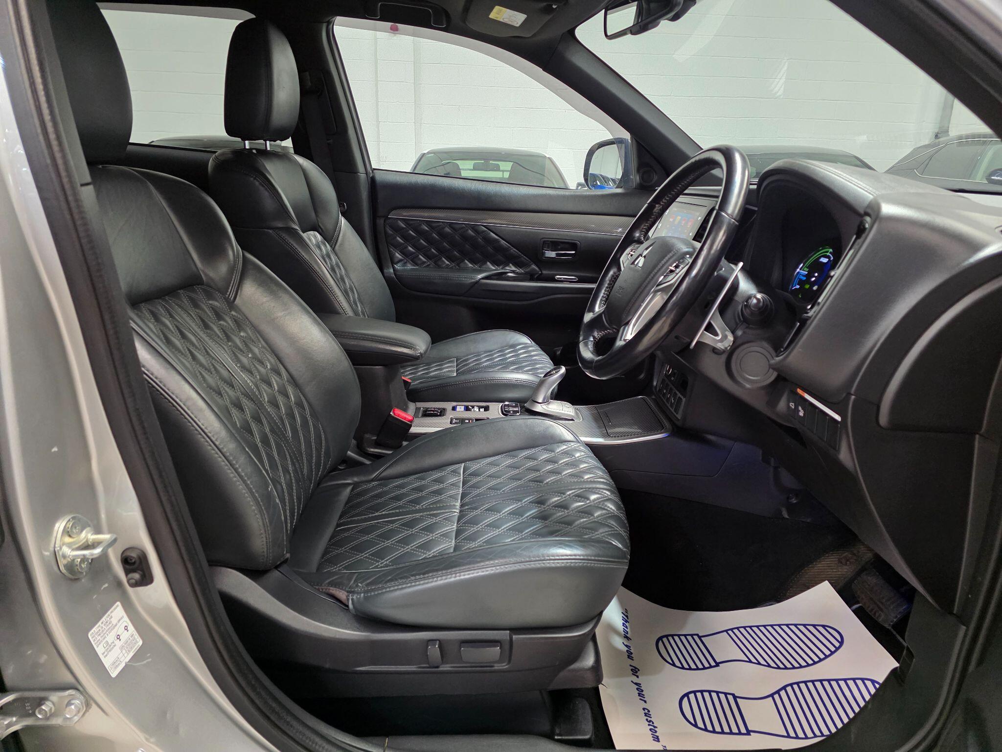 Mitsubishi Outlander view 6