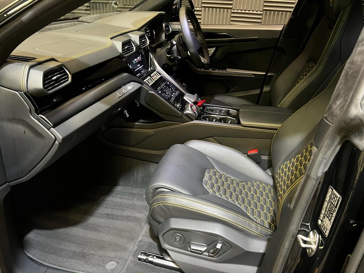 Lamborghini Urus view 26