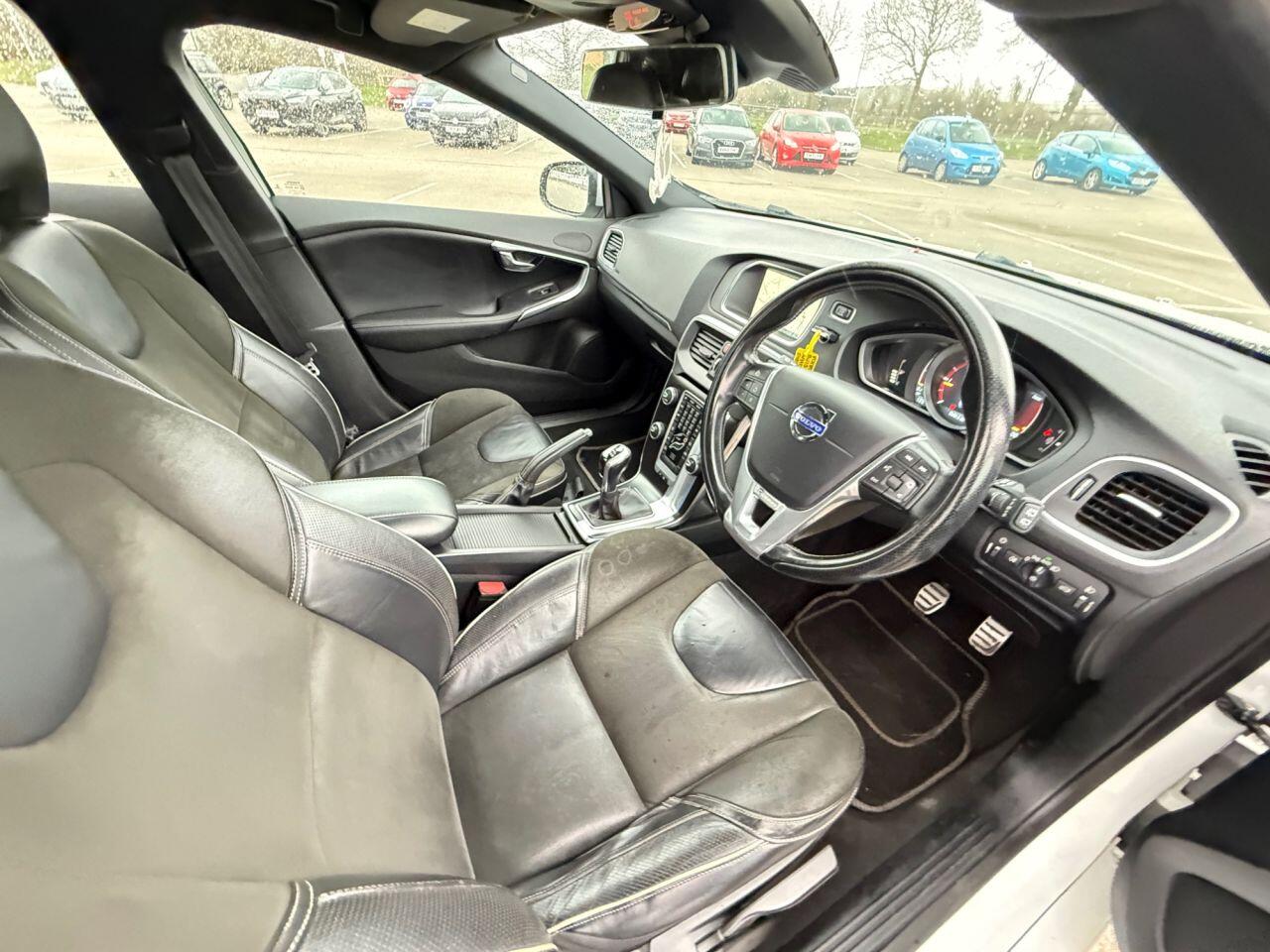 Volvo V40 view 18