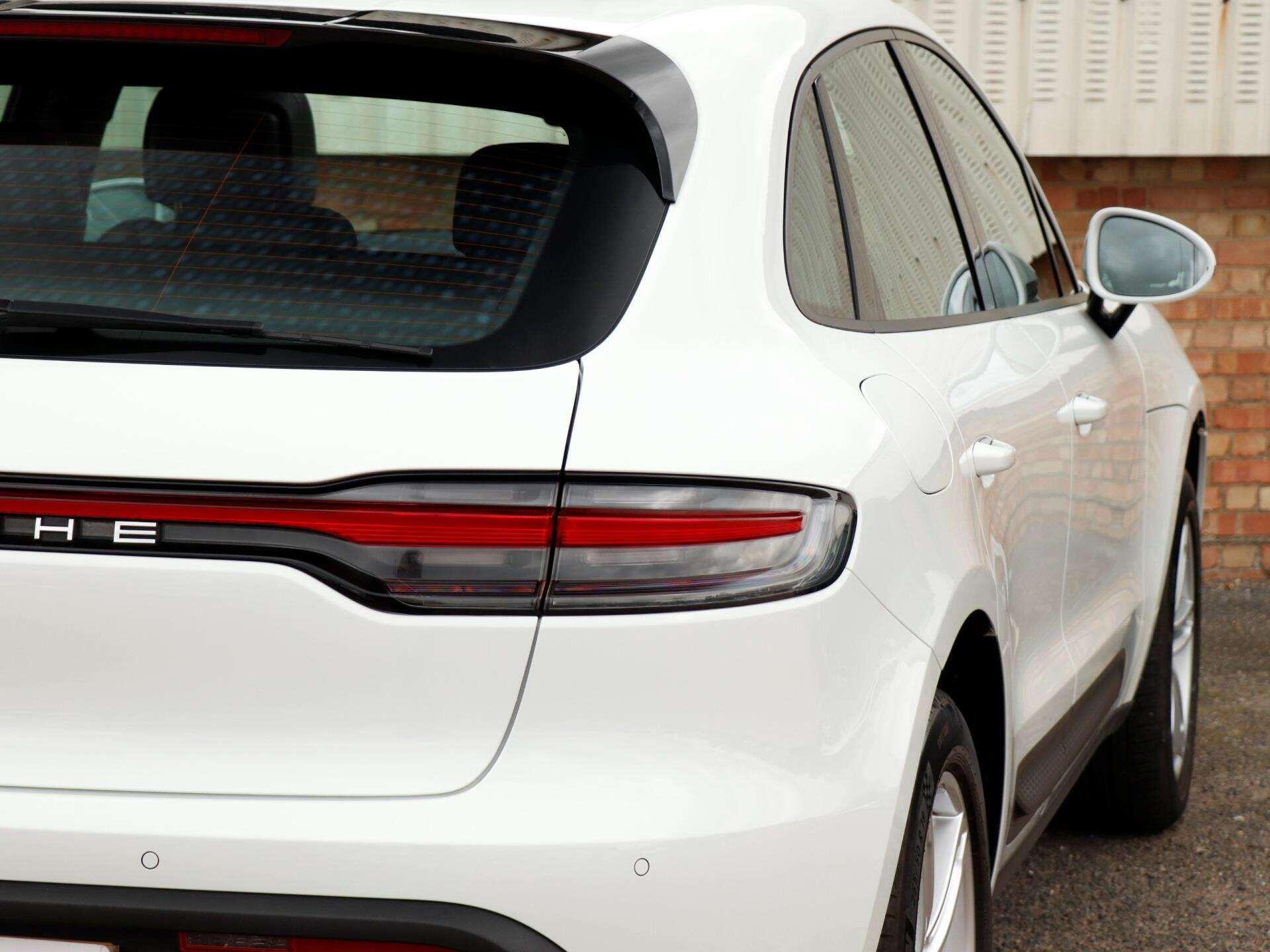 Porsche Macan view 34