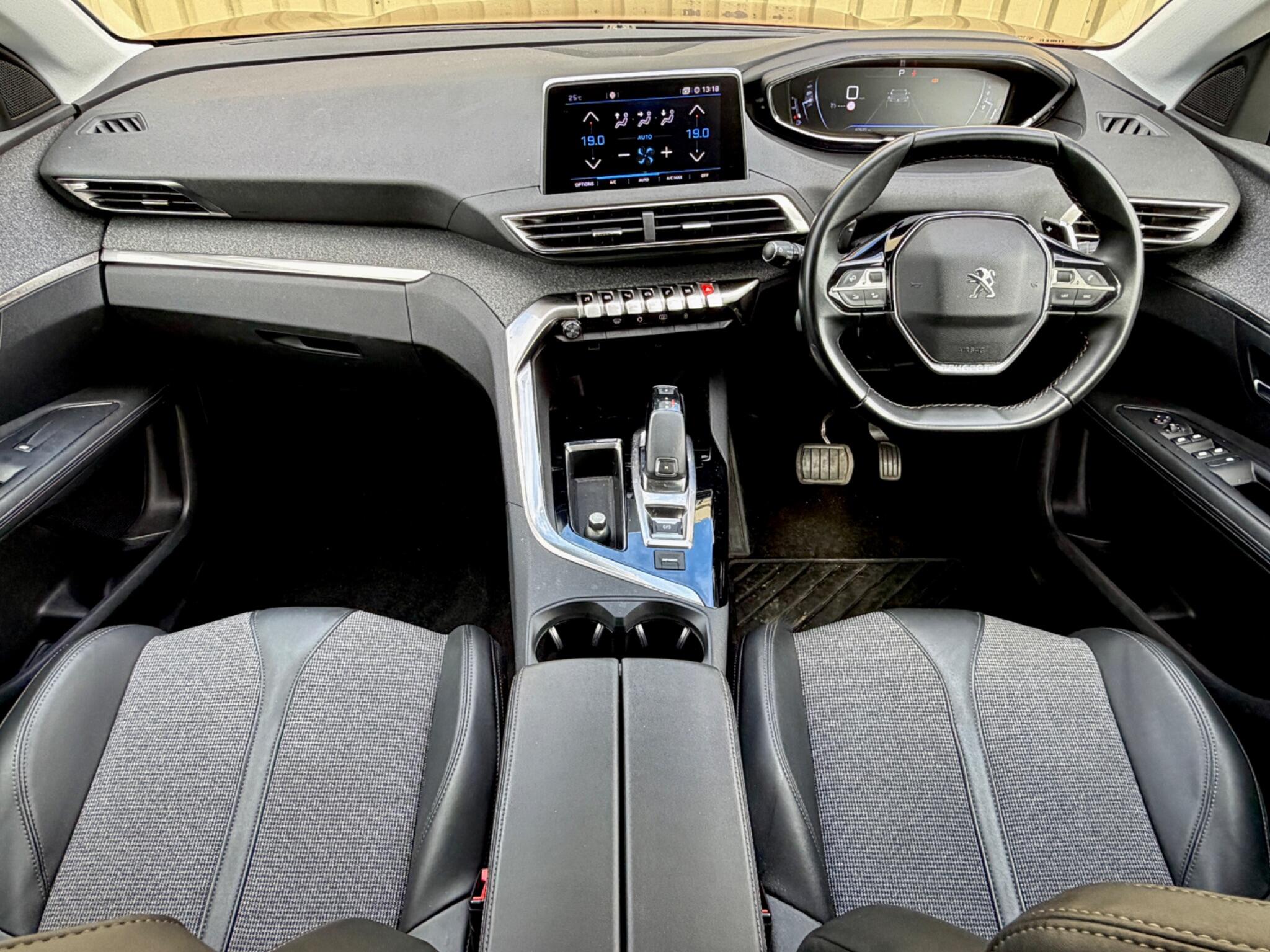 Peugeot 3008 view 11