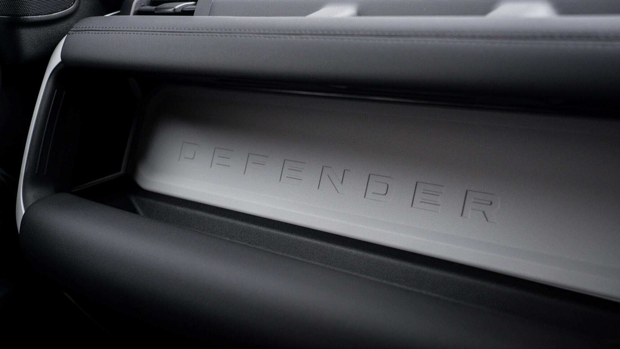 Land Rover Defender view 14