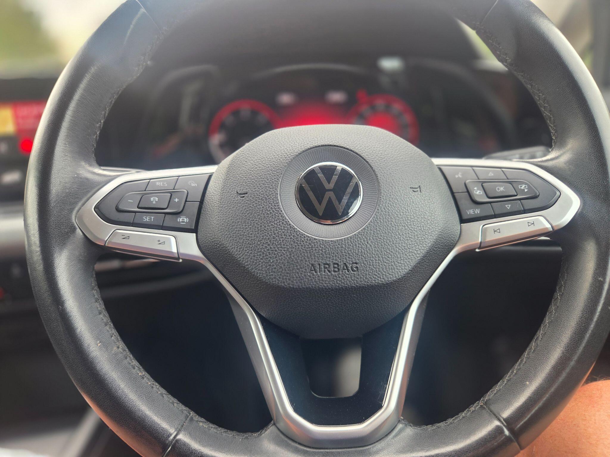 Volkswagen Golf view 4