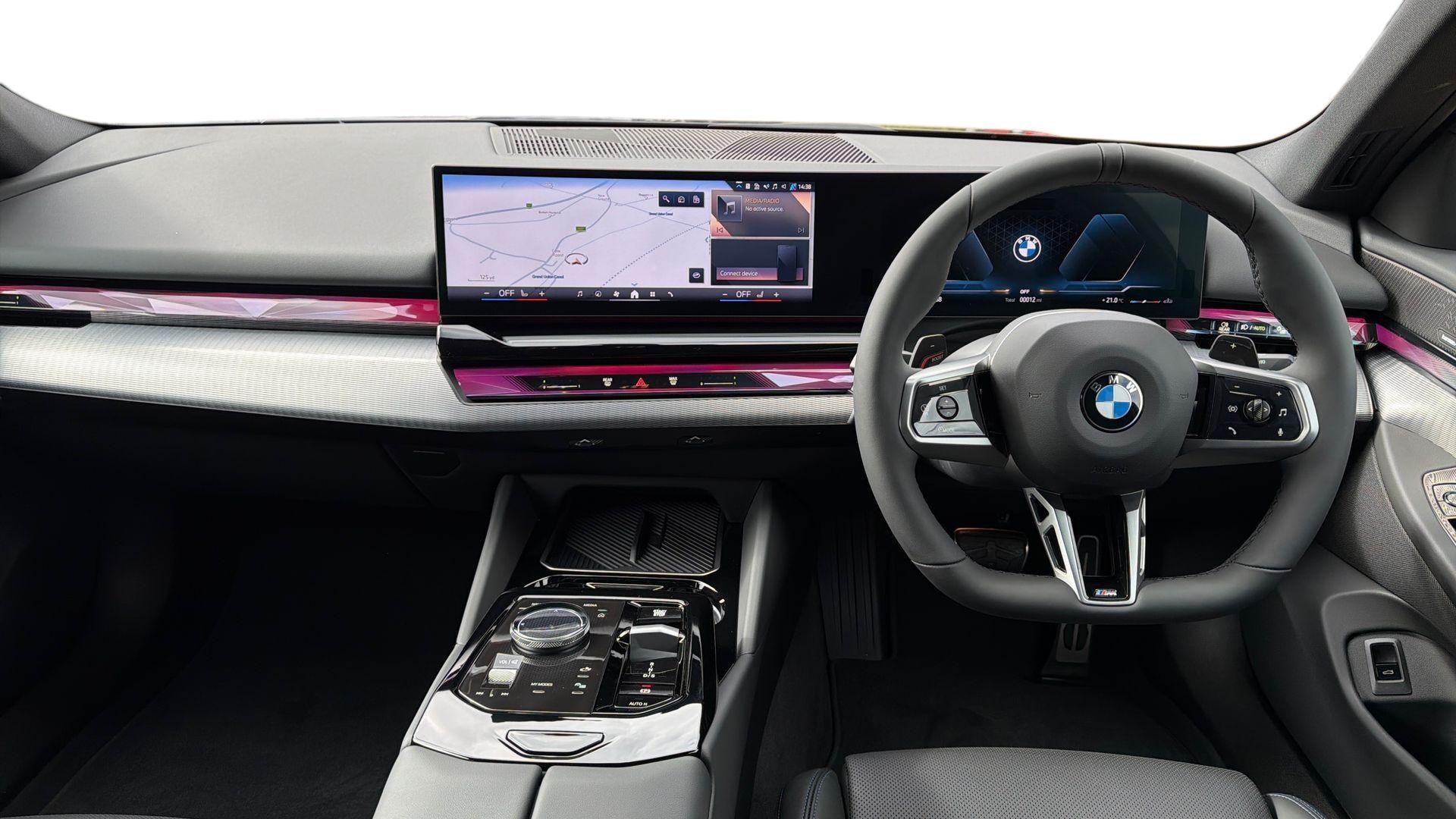 BMW 5 Series view 4