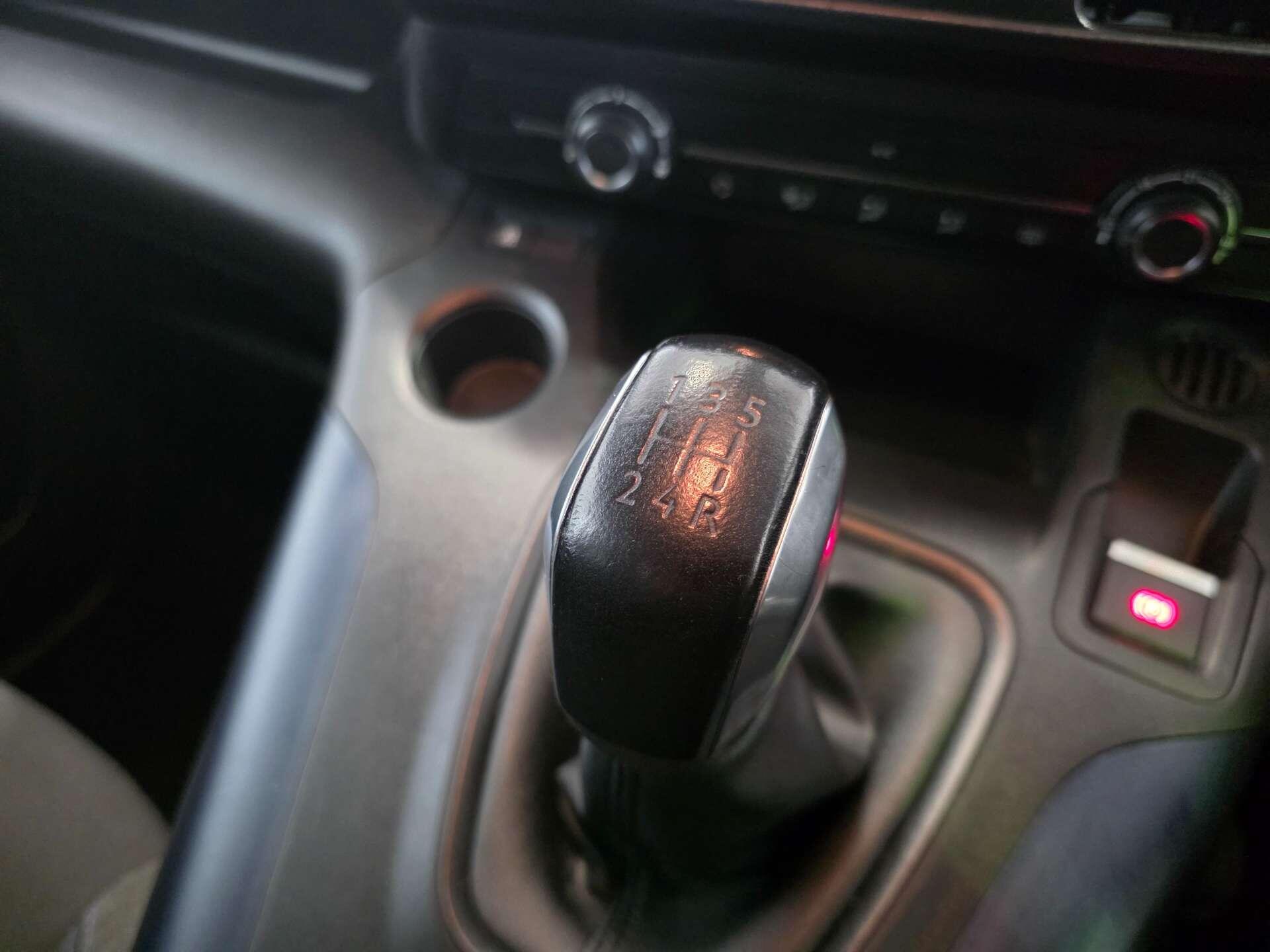 Peugeot Rifter view 28