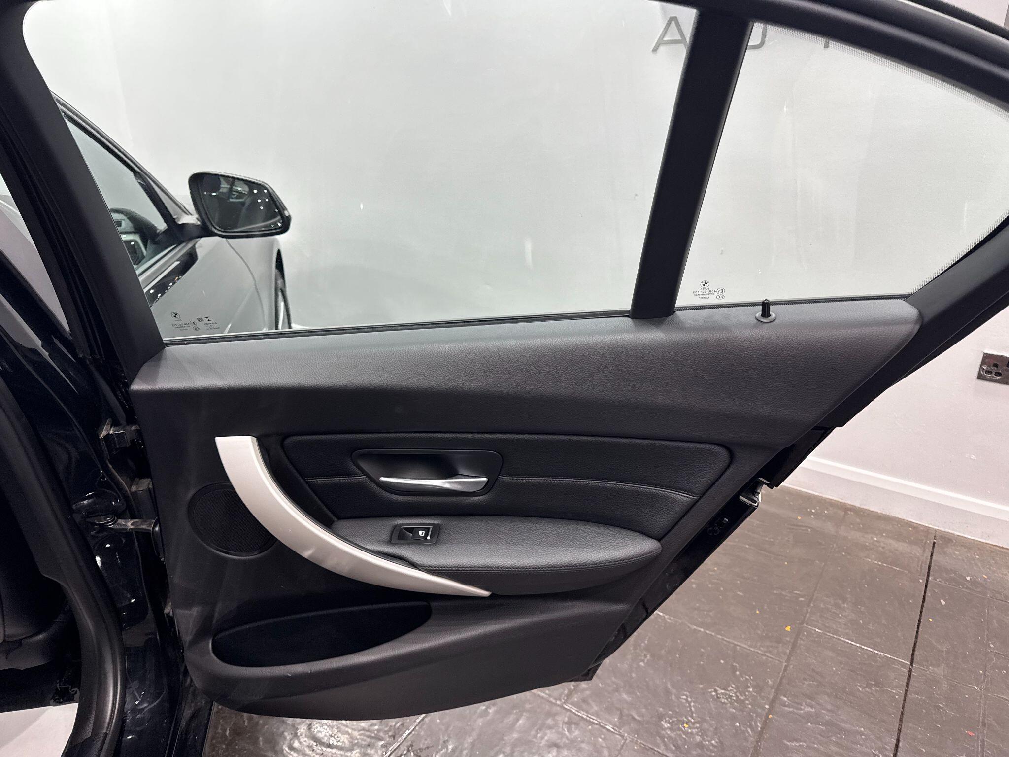 BMW 3 Series view 40