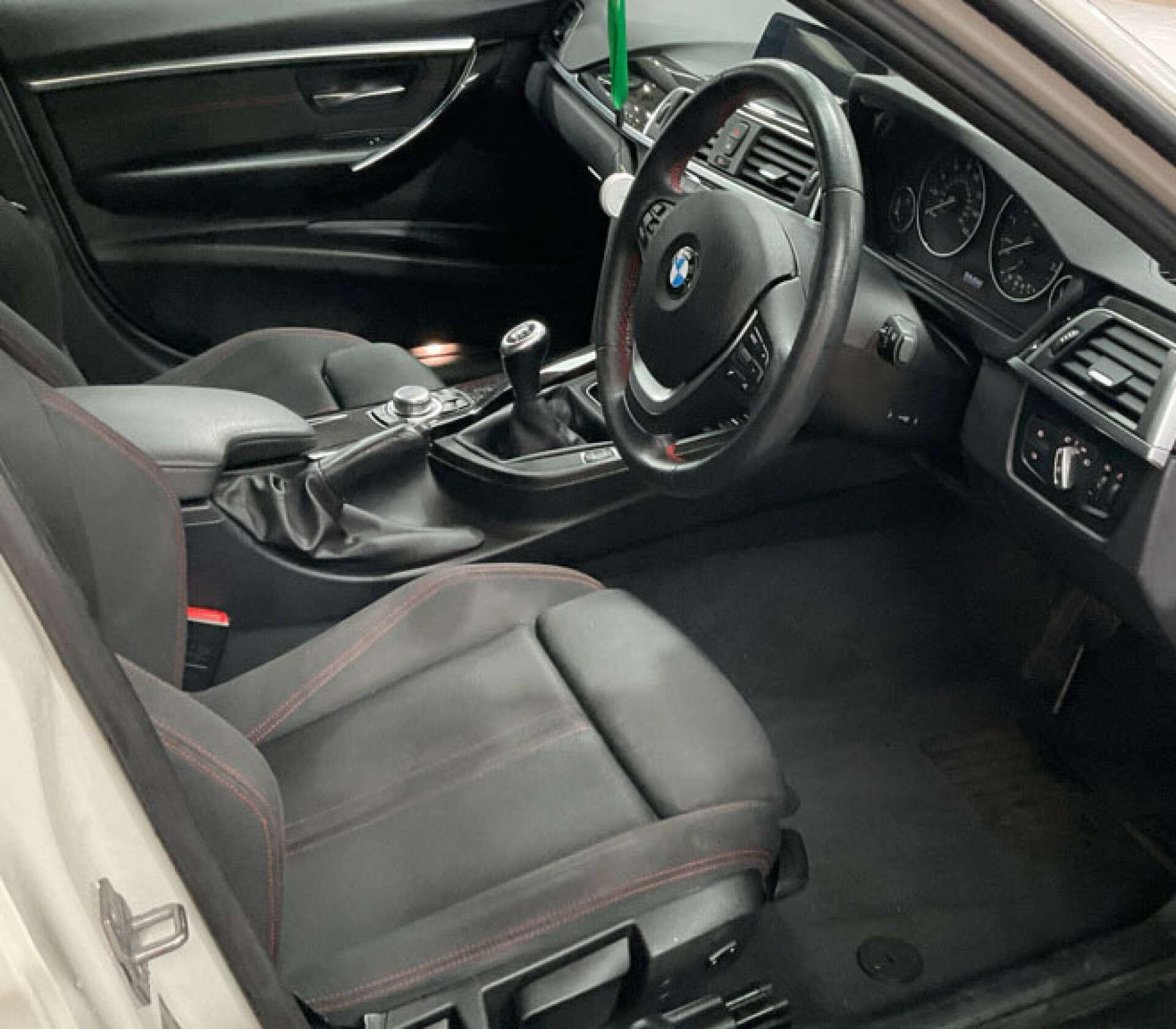 BMW 3 Series view 4