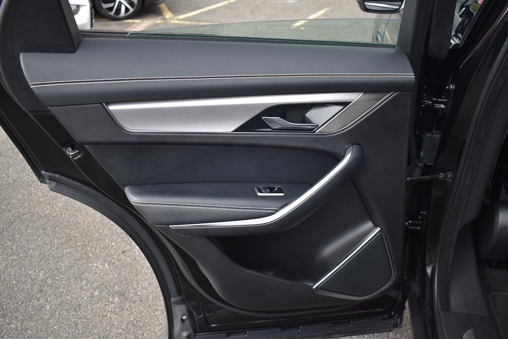 Jaguar F-Pace view 46