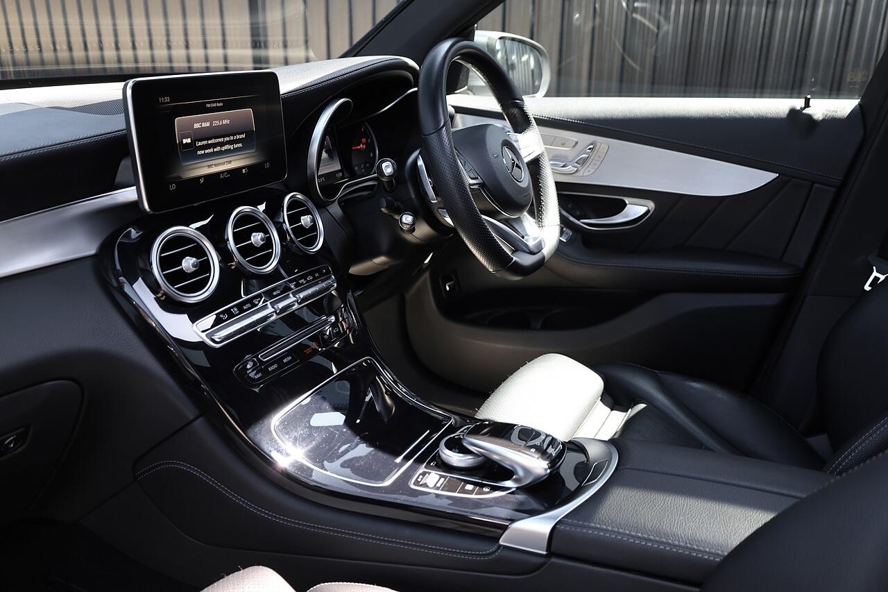 Mercedes-Benz GLC view 8