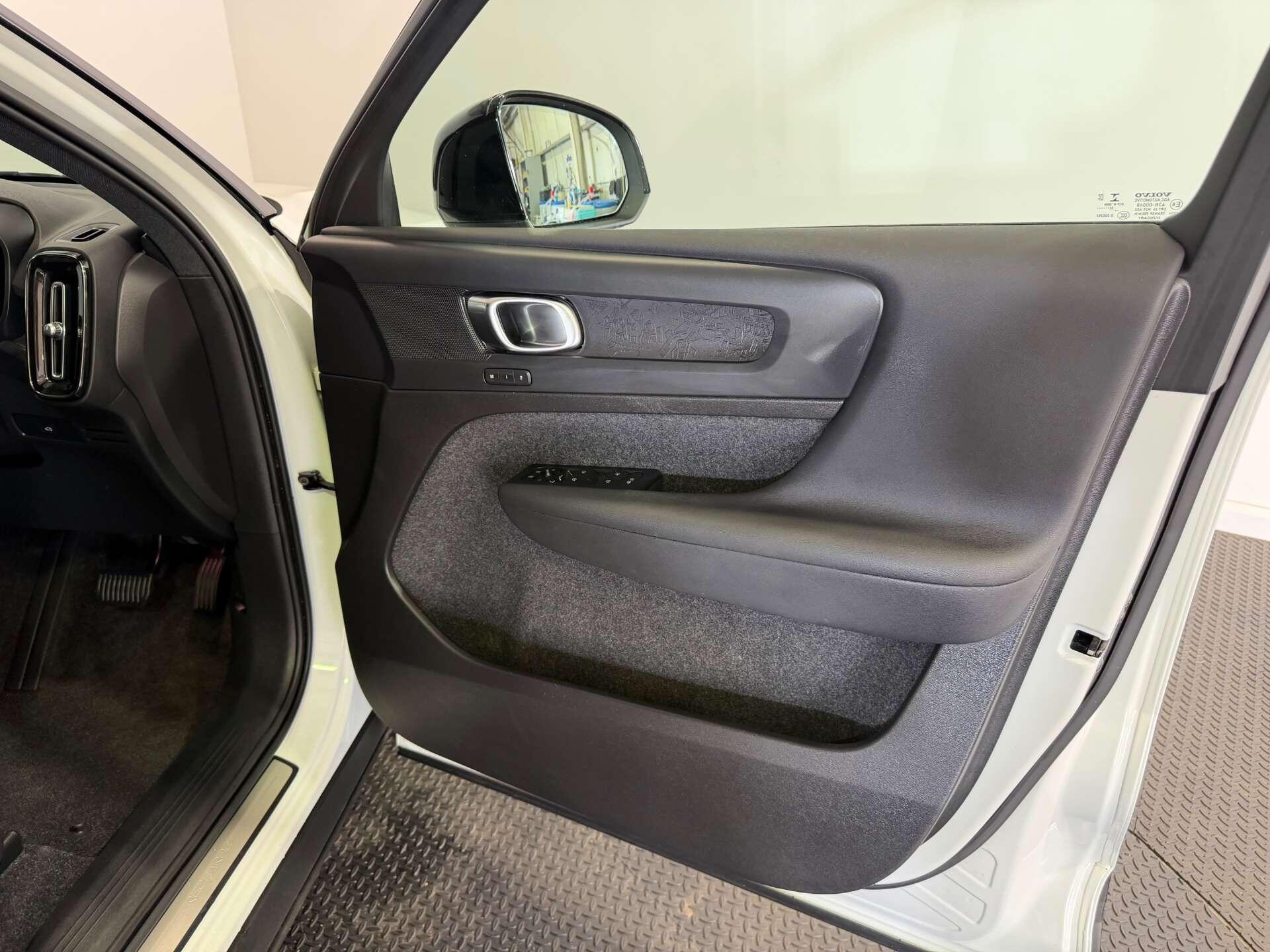 Volvo XC40 view 23