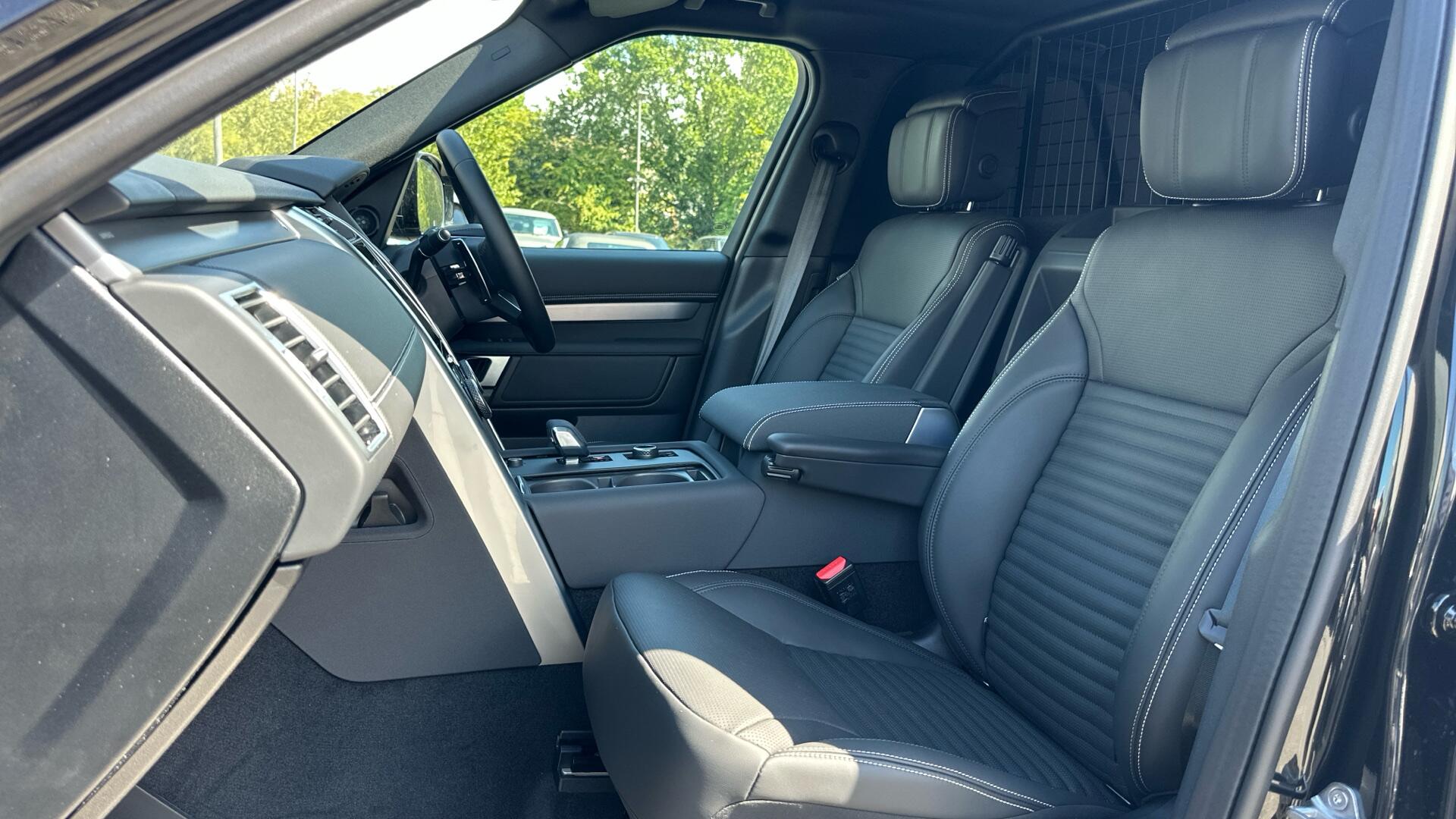 Land Rover Discovery view 31