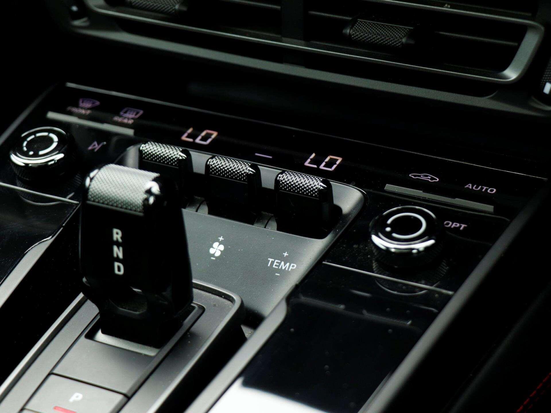 Porsche 911 view 18