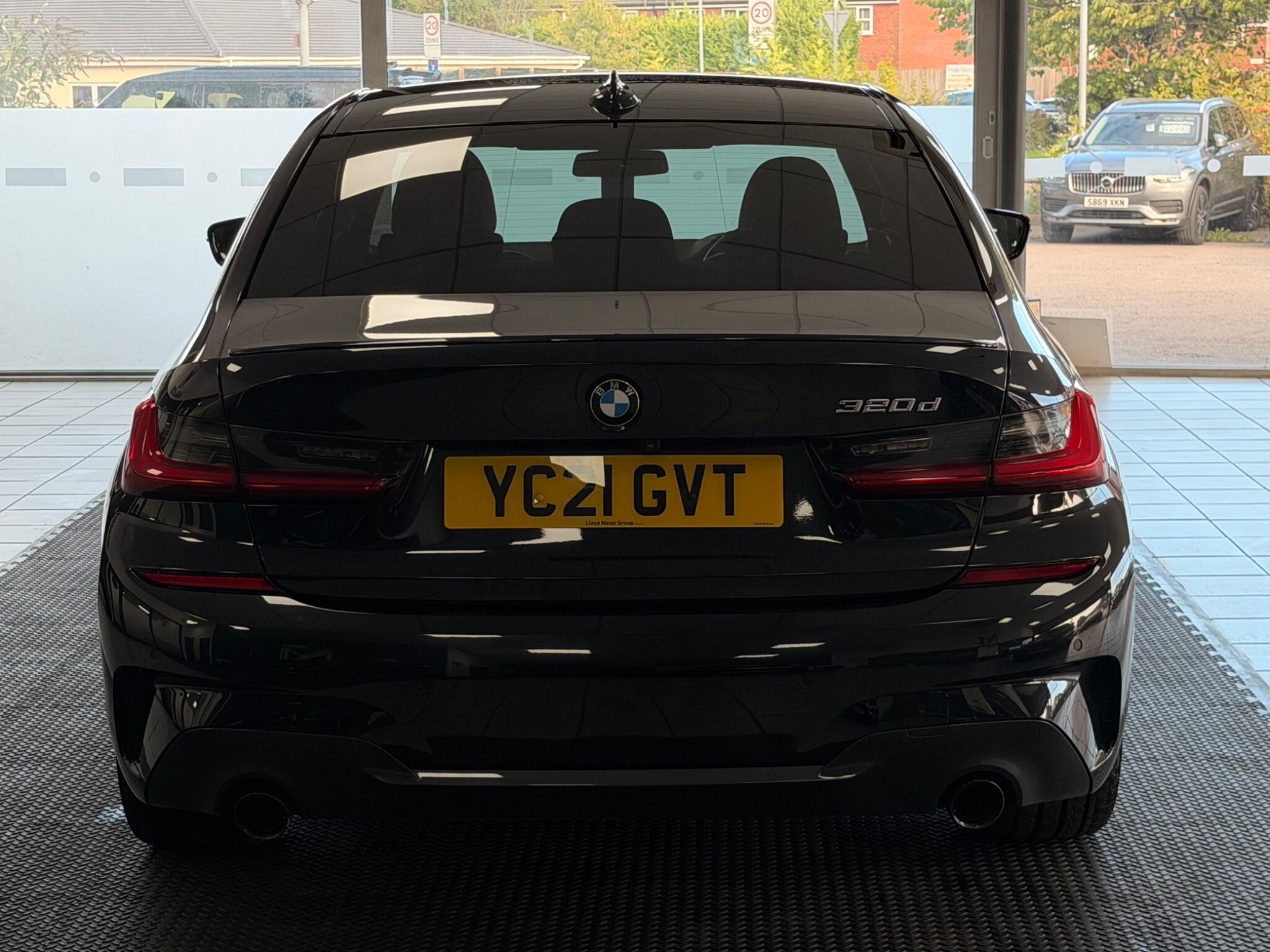 BMW 3 Series view 8