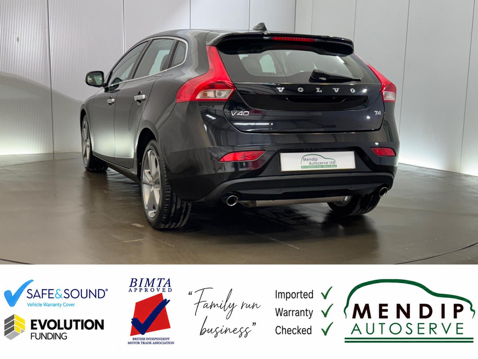 Volvo V40 view 17