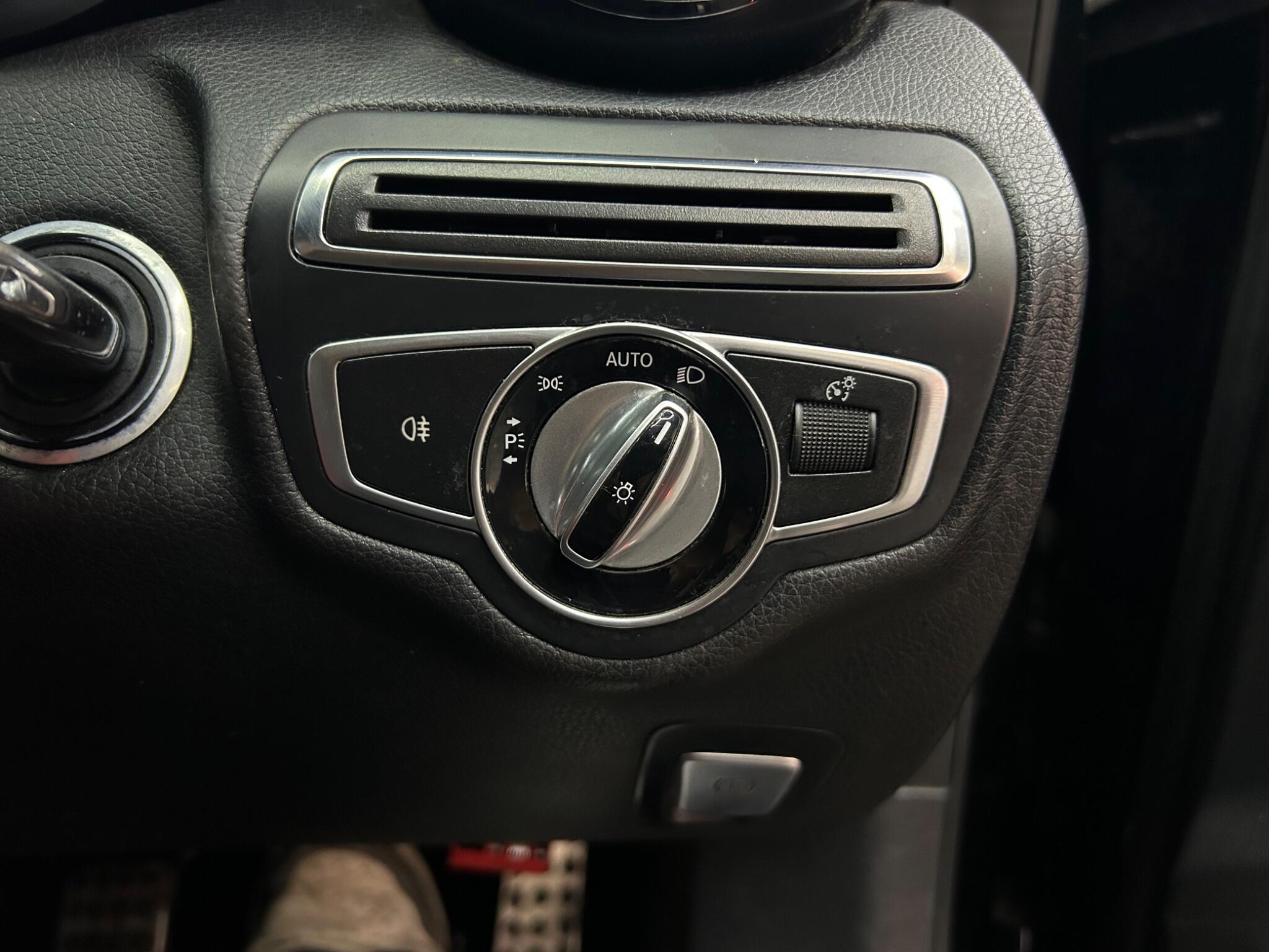 Mercedes-Benz C Class view 29