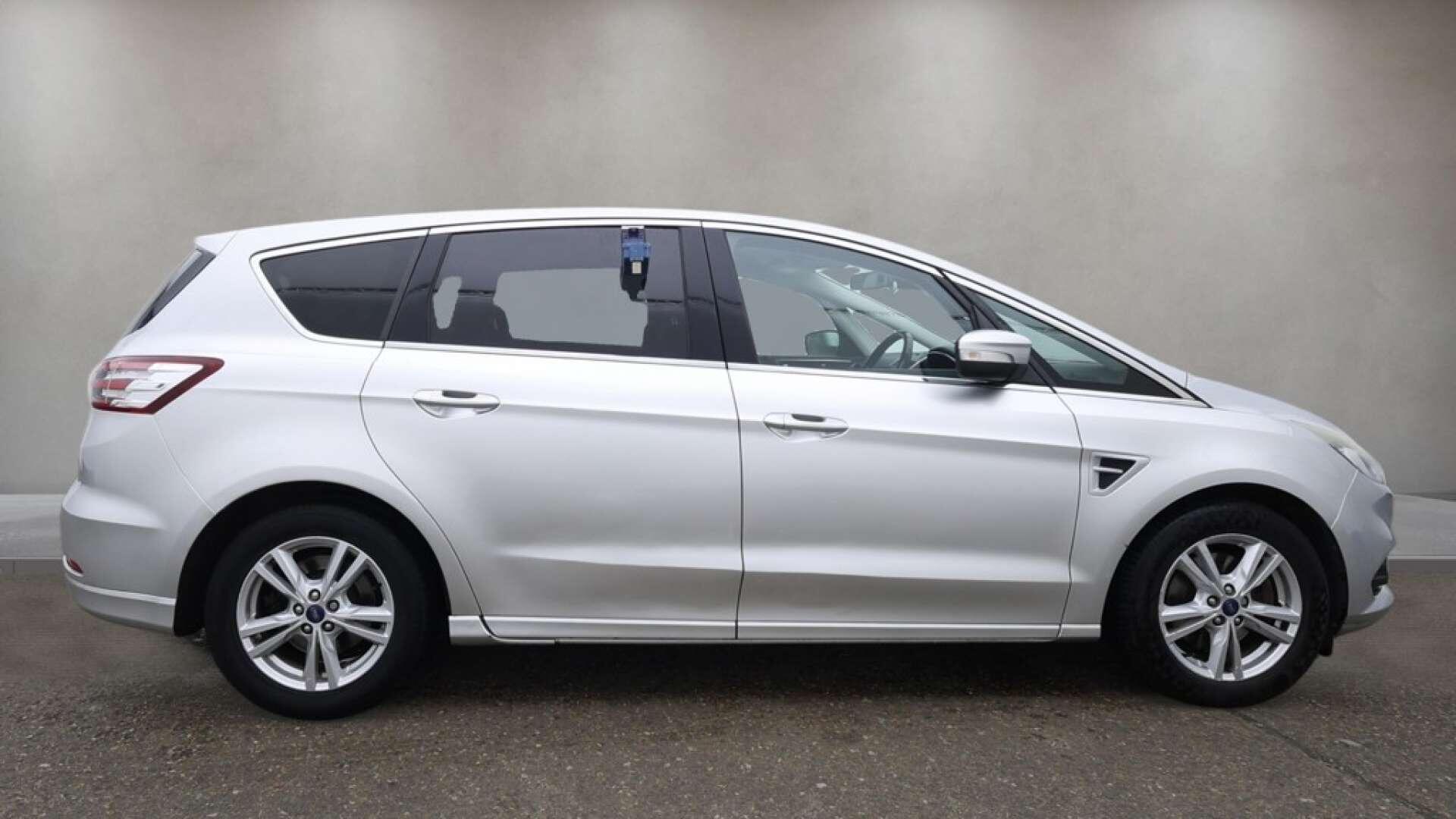 Ford S-Max view 11