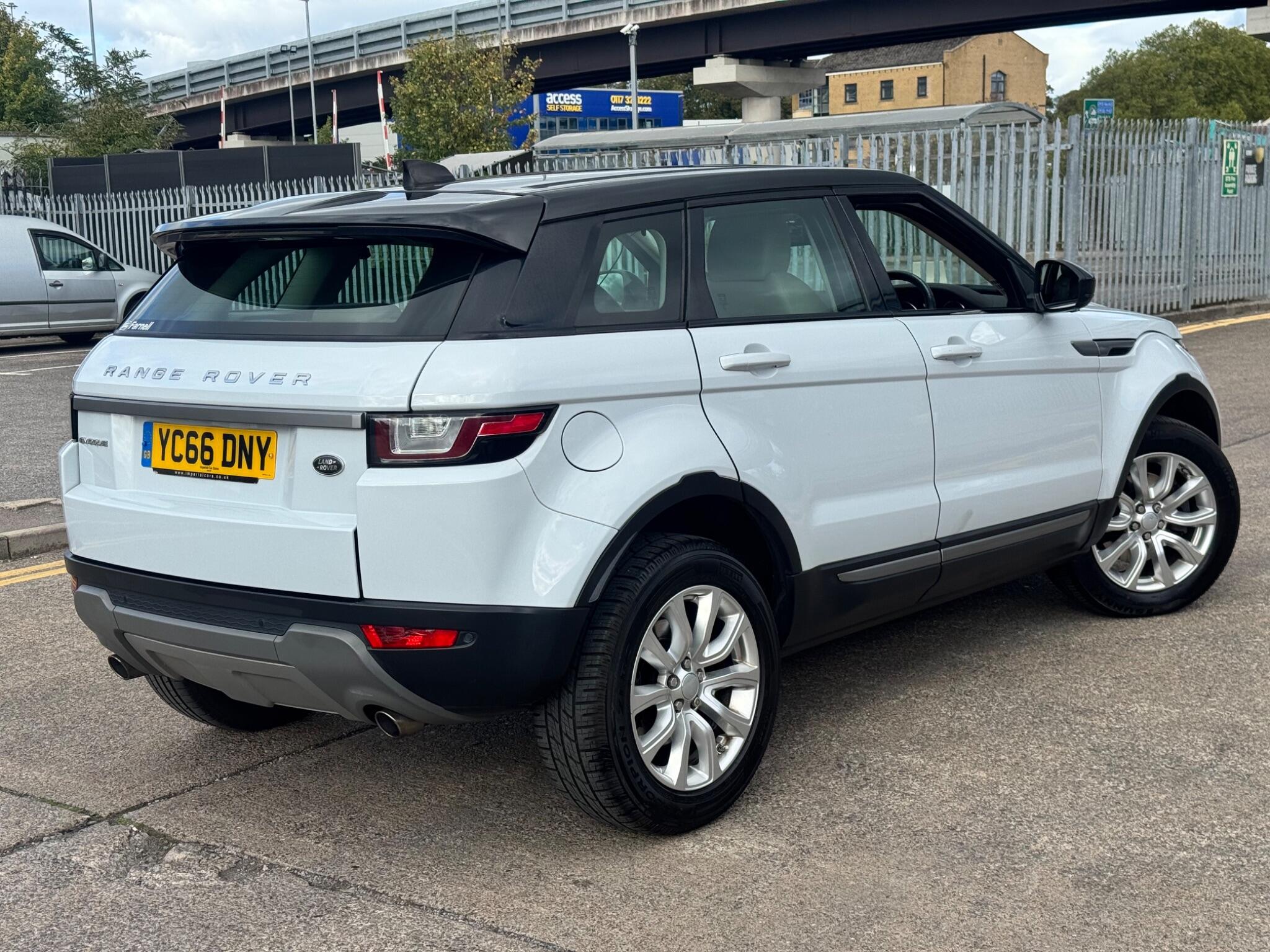 Land Rover Range Rover Evoque view 17