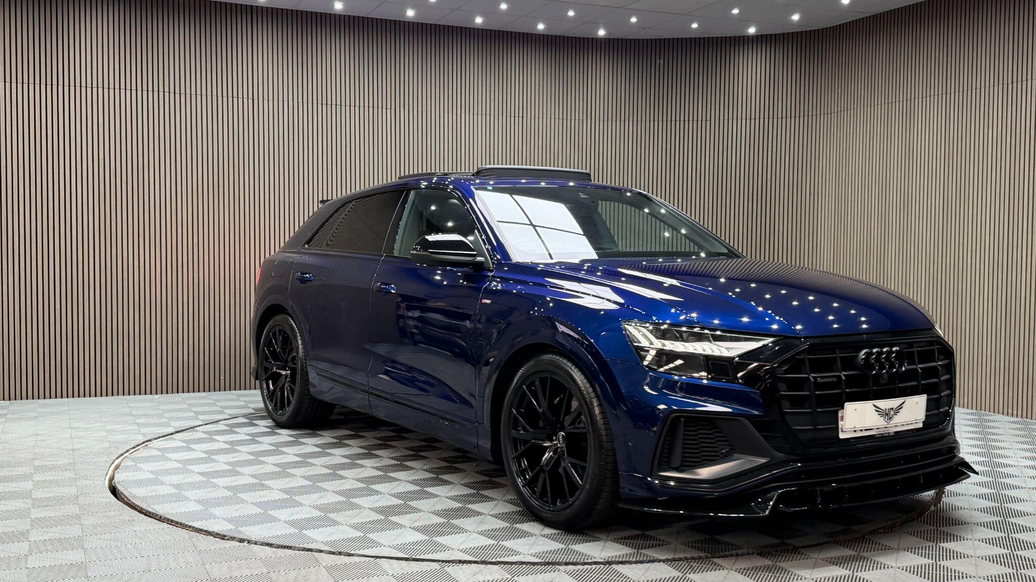 Audi Q8 view 36