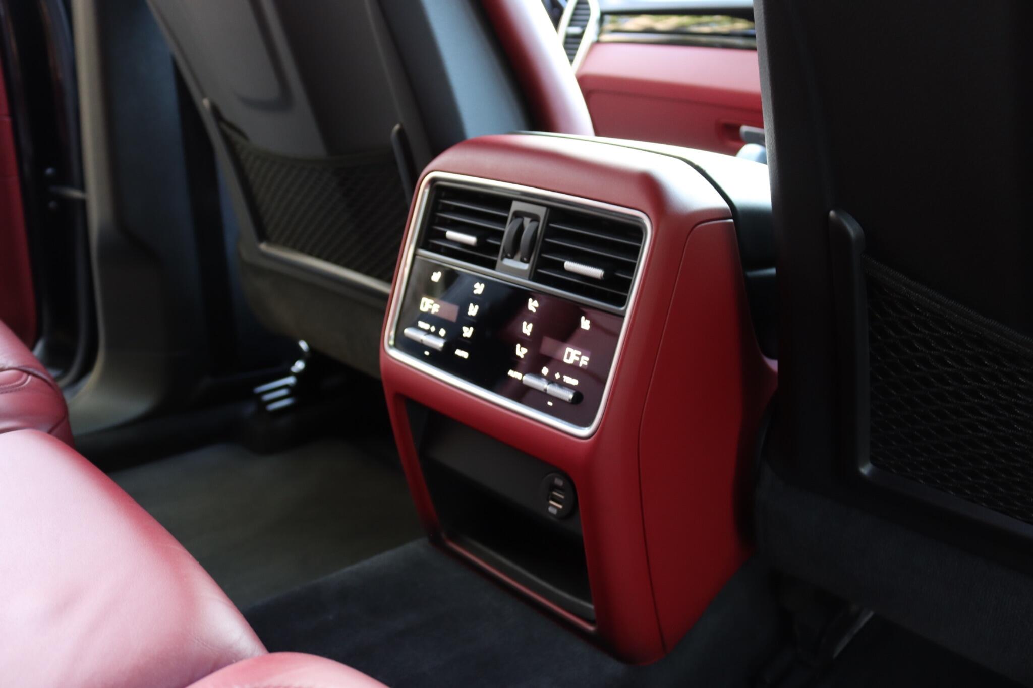 Porsche Cayenne view 39