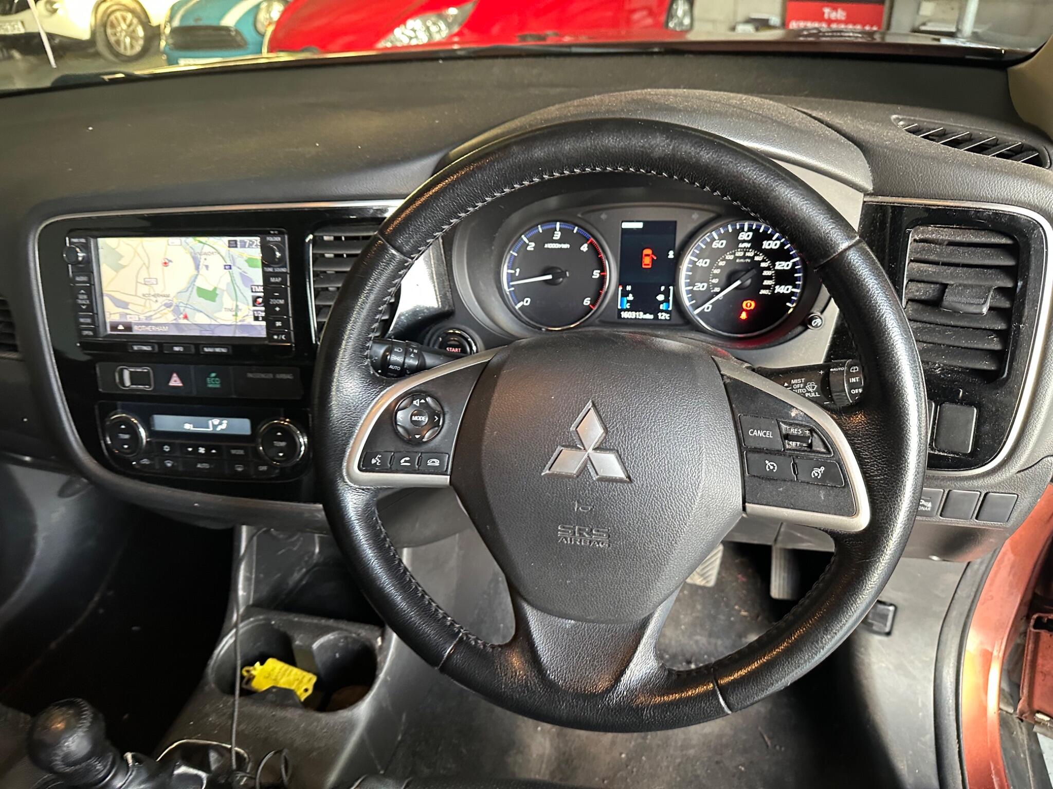 Mitsubishi Outlander view 25