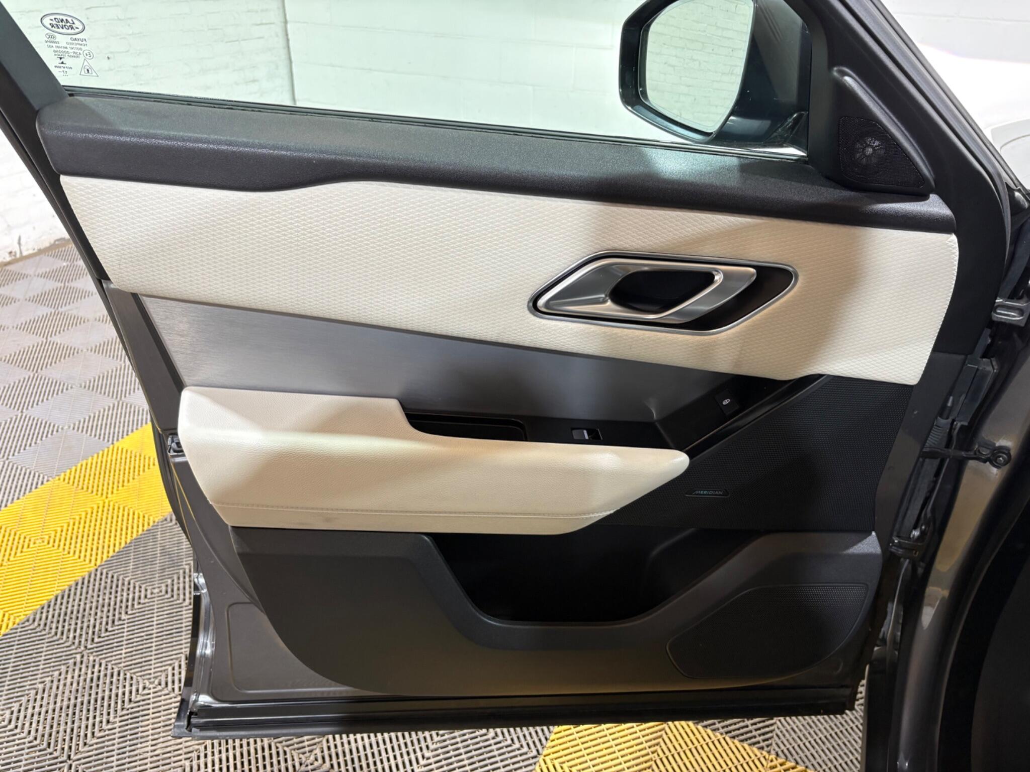 Land Rover Range Rover Velar view 48