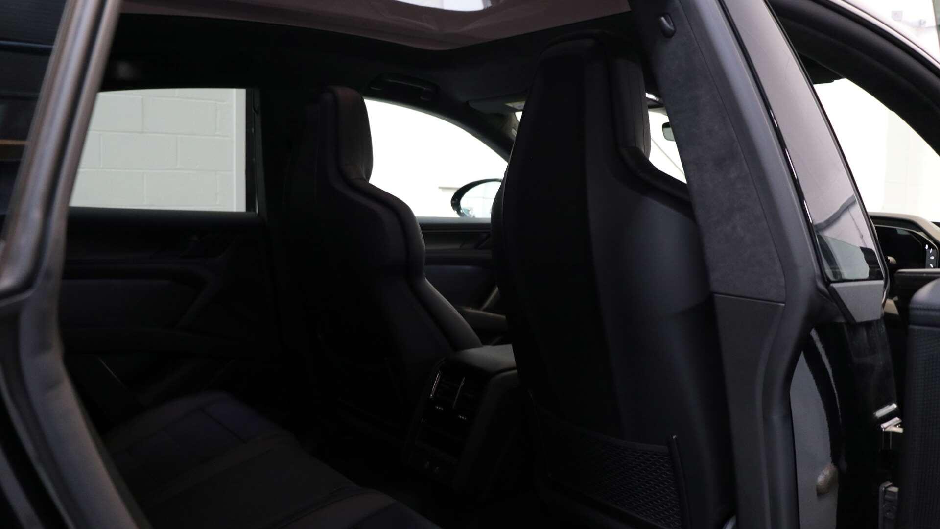 Porsche Cayenne view 29