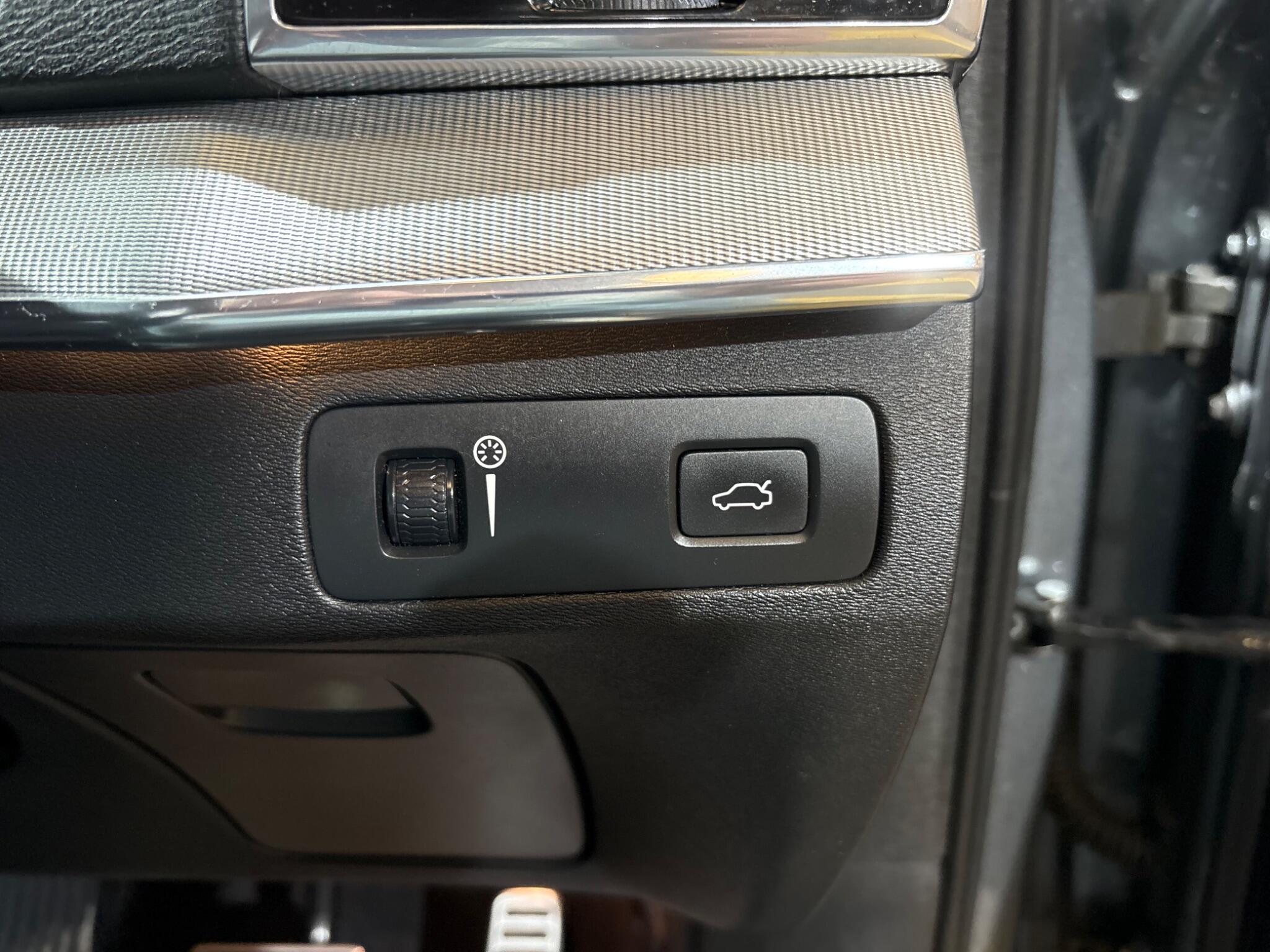 Volvo XC90 view 32