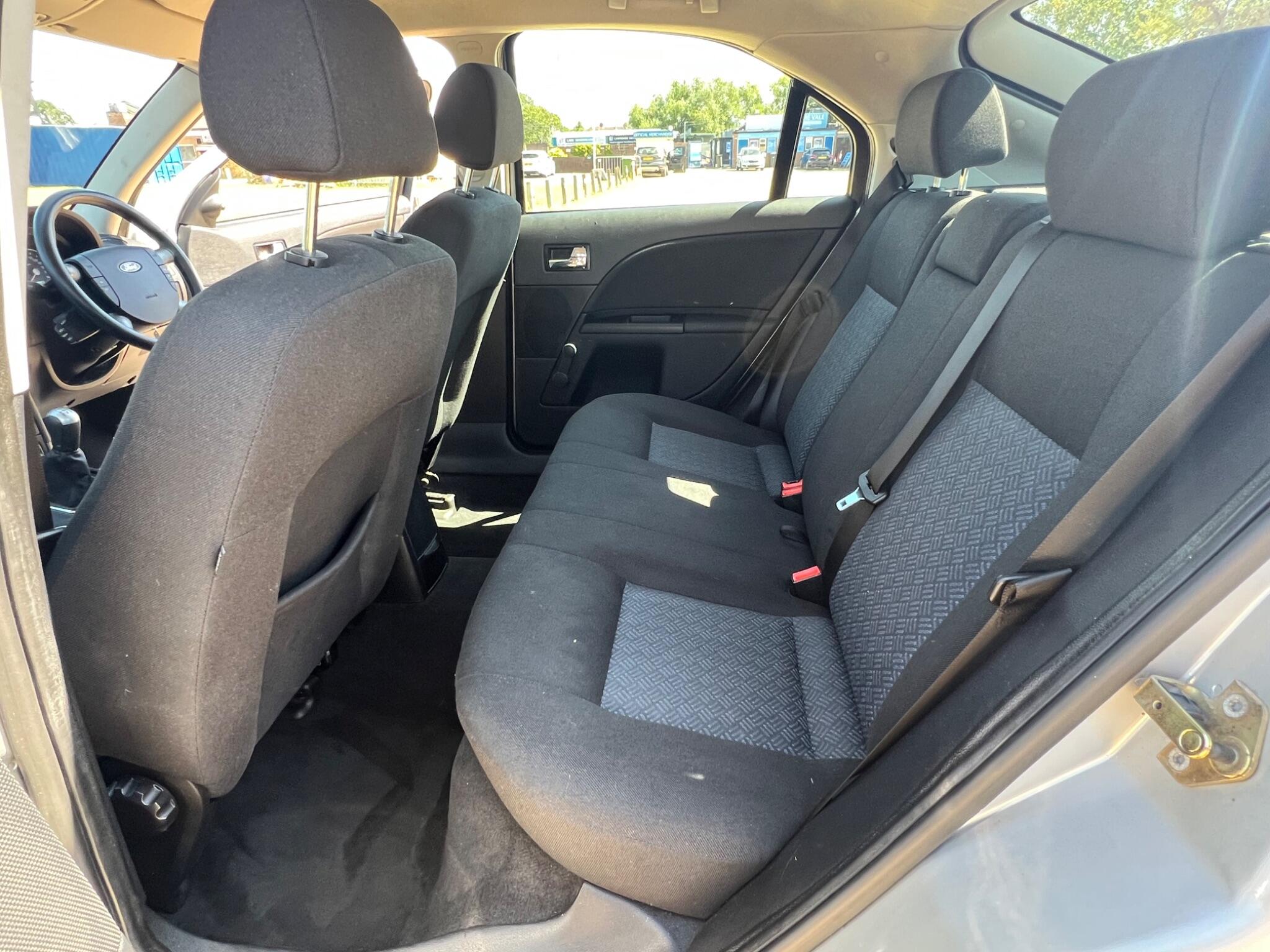 Ford Mondeo view 15