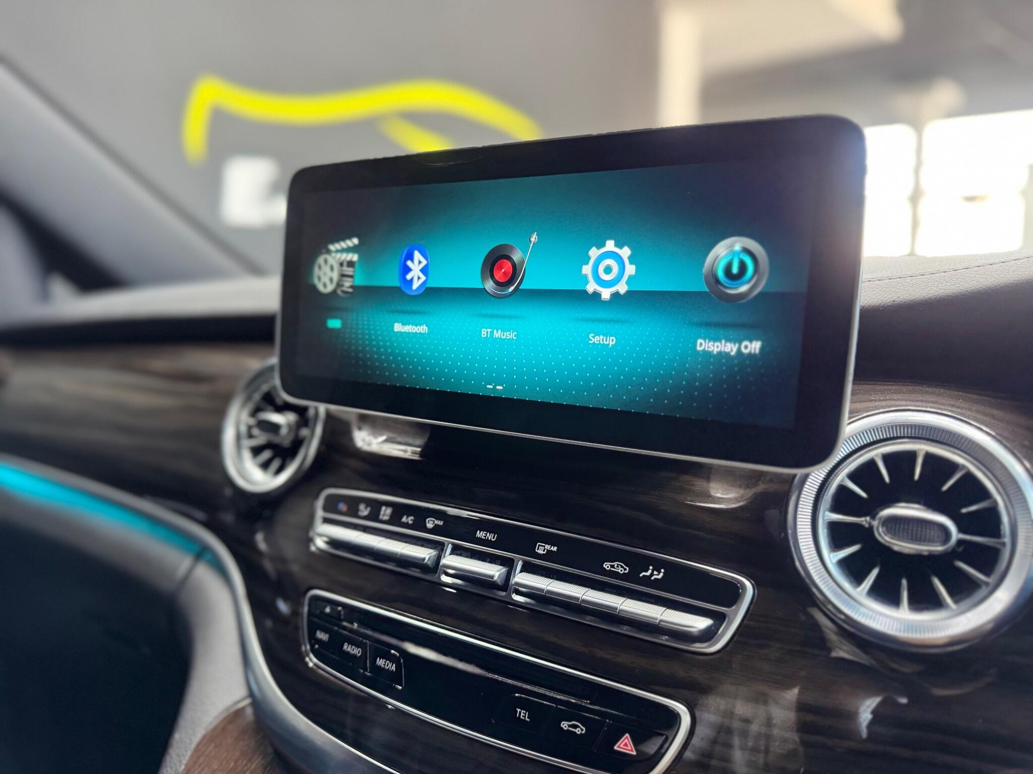 Mercedes-Benz V-Class view 57